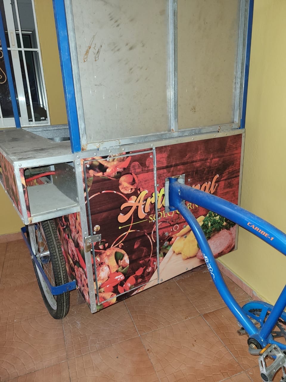 equipos profesionales - CARRITO PARA COMIDA CON TRICICLO INCLUYE VITRINA 1