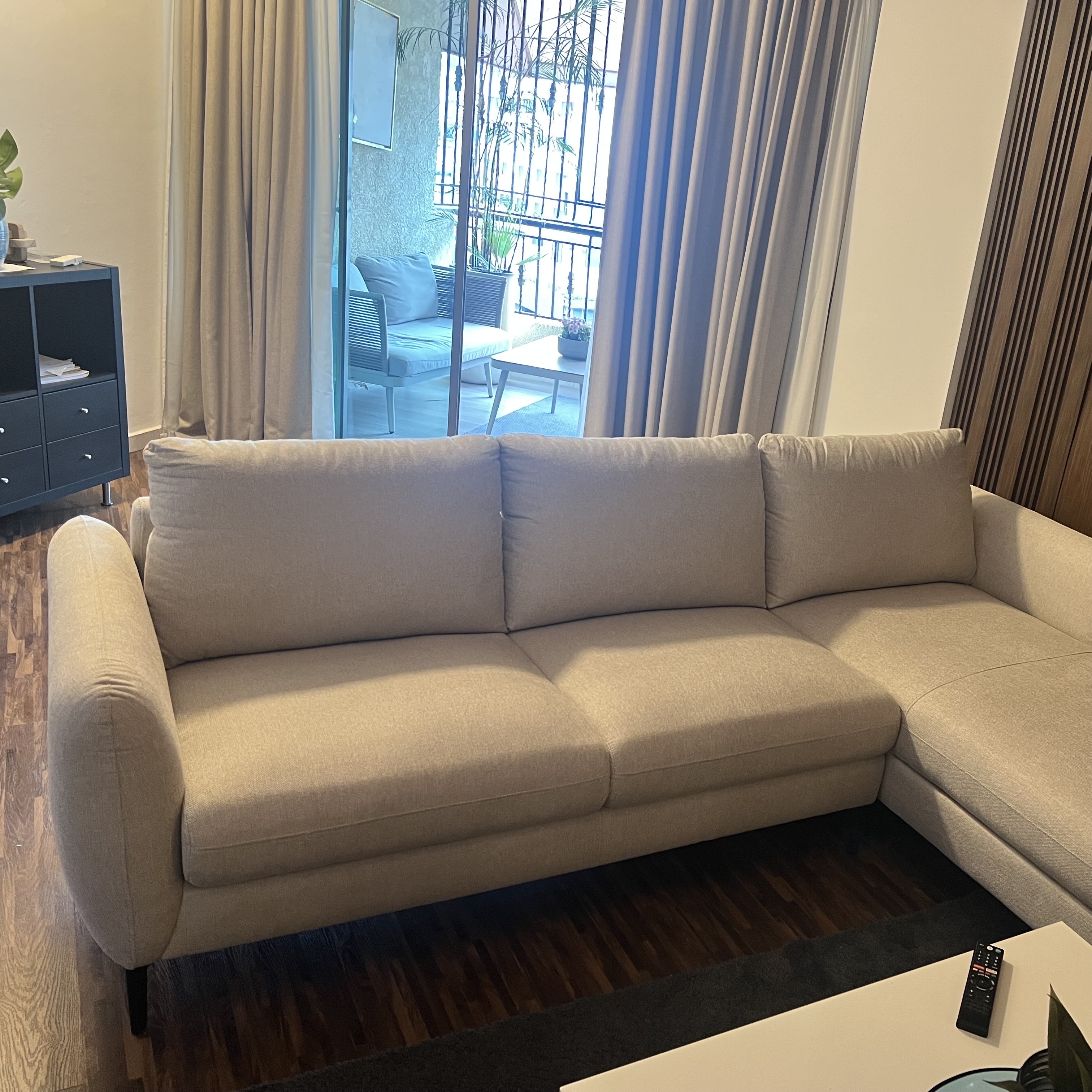 muebles y colchones - Sofá Seccional Moderno en L – Beige Claro 1