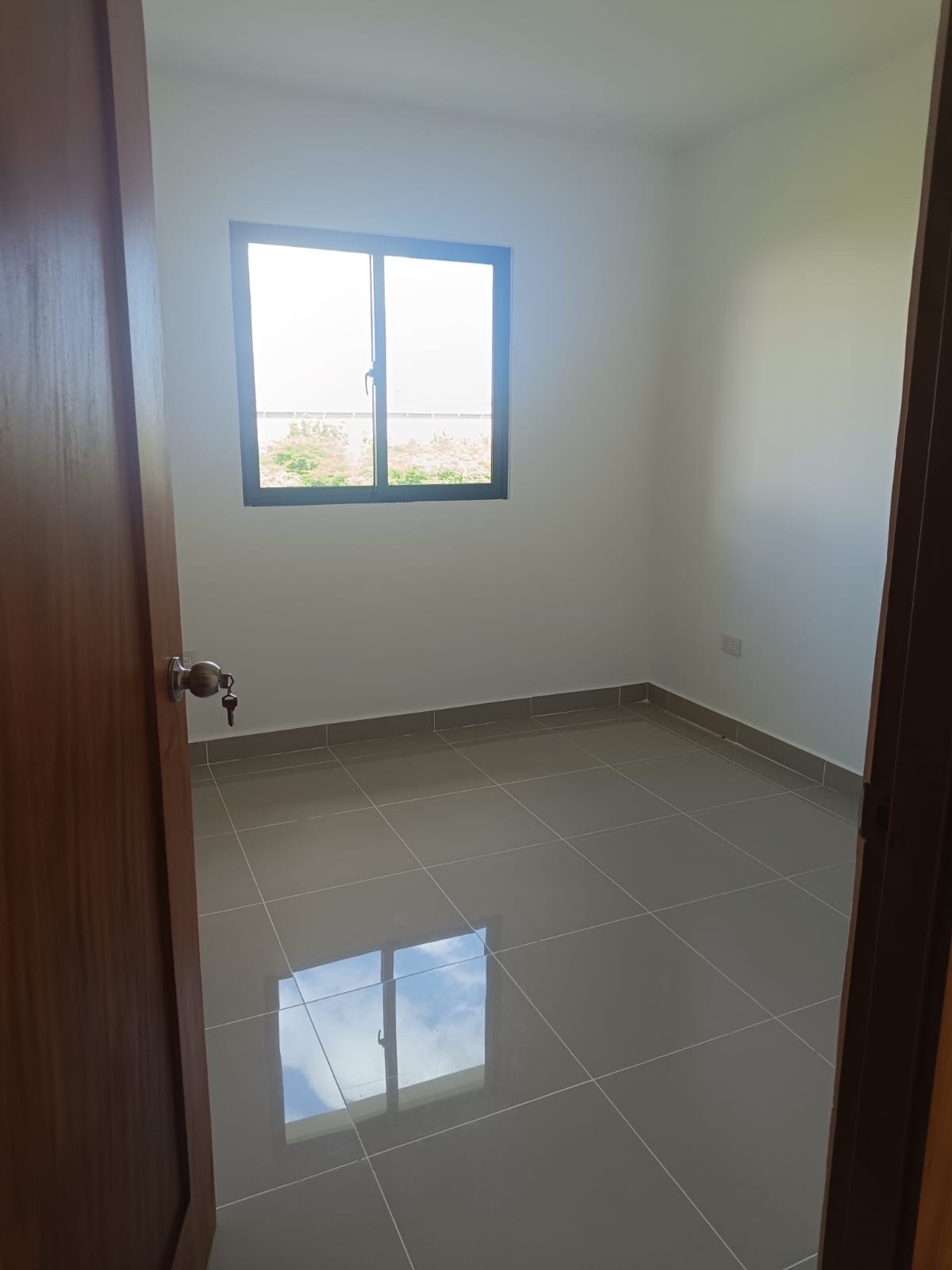 muebles y colchones - se vende 2 nivel precio negociable 
 5