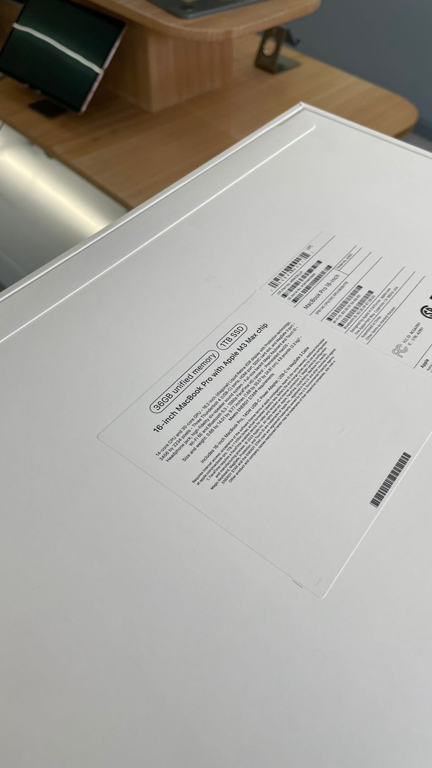 computadoras y laptops - Macbook Pro 2023 chip m3 max 36Gb de ram 1tb ssd 16 pulgada nueva sellada  3