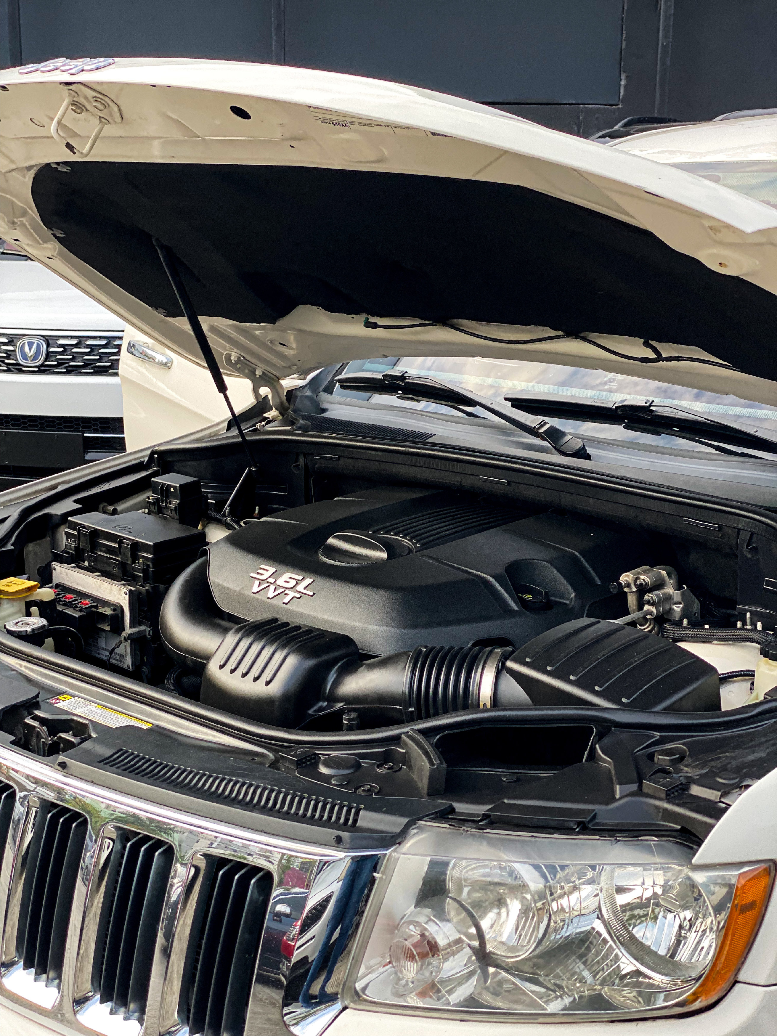 jeepetas y camionetas - Jeep Grand Cherokee Laredo 2012 NO IMPORTA EL CRÉDITO  8