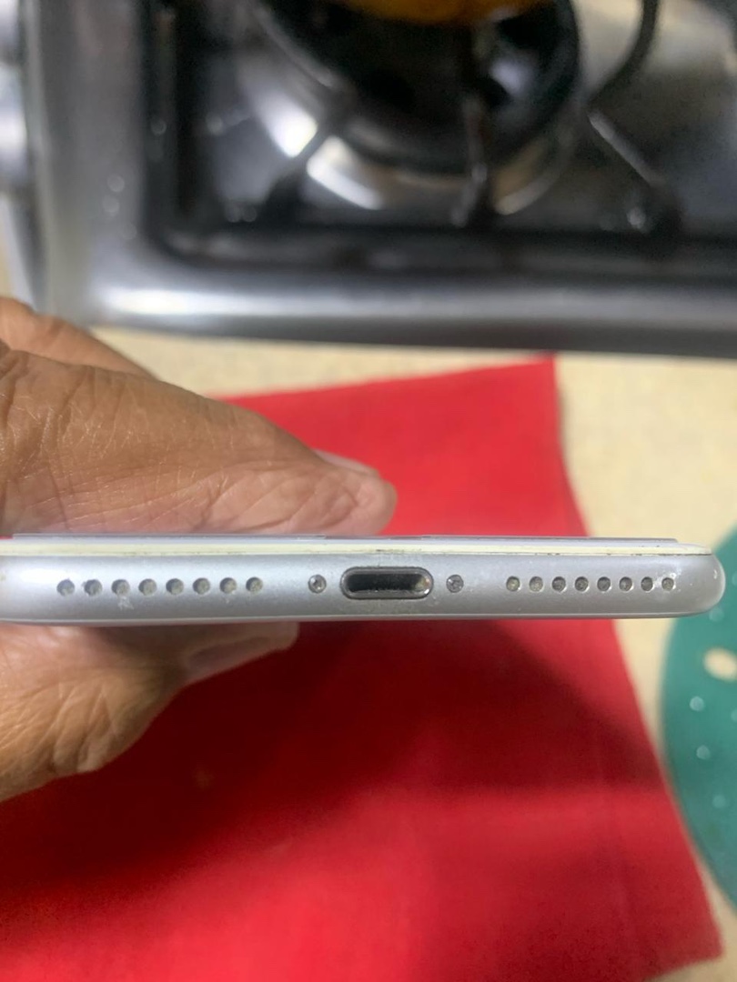 celulares y tabletas - Celular iPhone 7plus de 253 g en buen estado precio de liquidación 5500 pesos  2