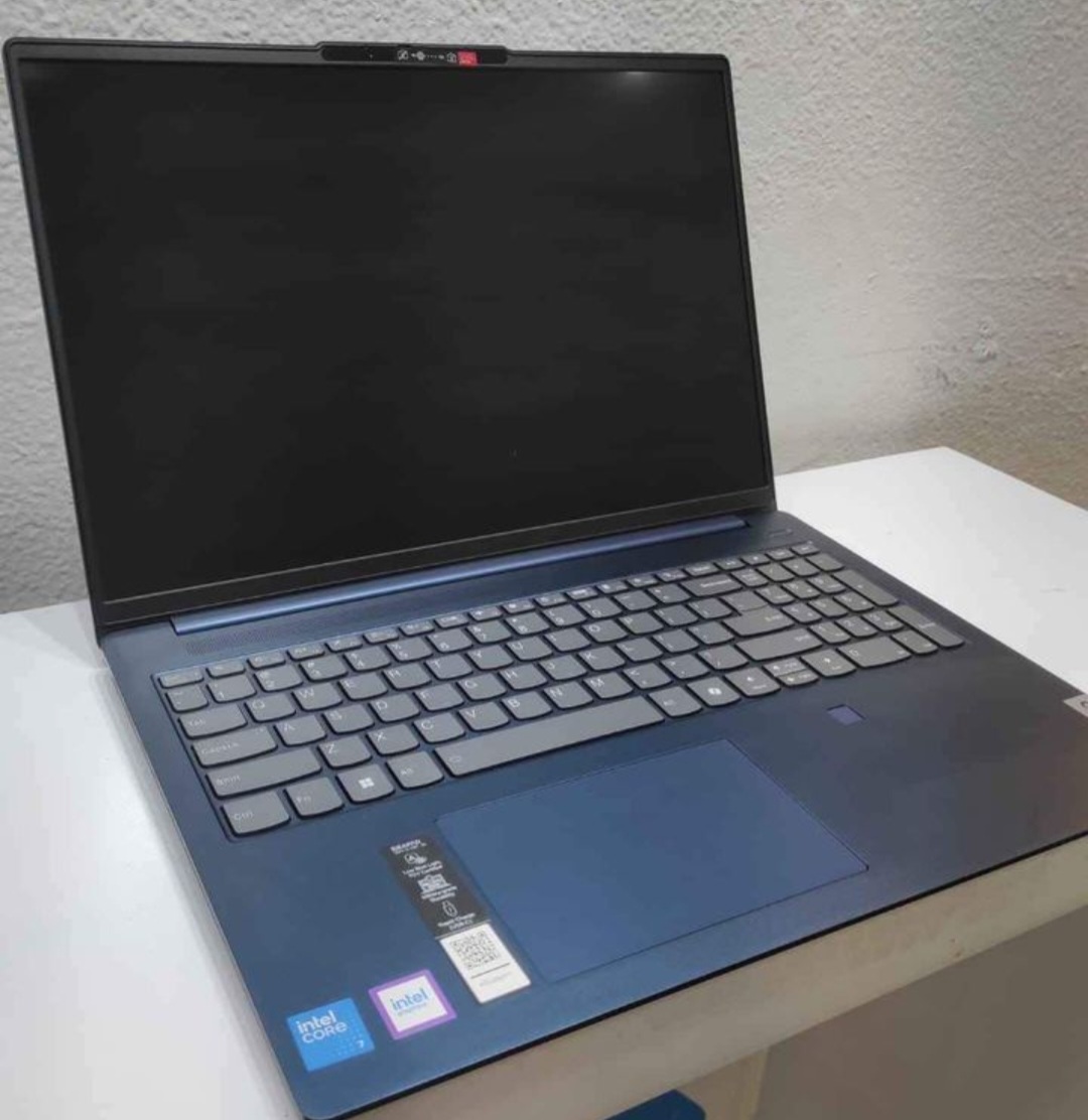 computadoras y laptops - Lenovo IdeaPad Slim 5 16" WUXGA Touch, Intel 7 Ultra, 16GB RAM, 1TB SSD, Nueva 2