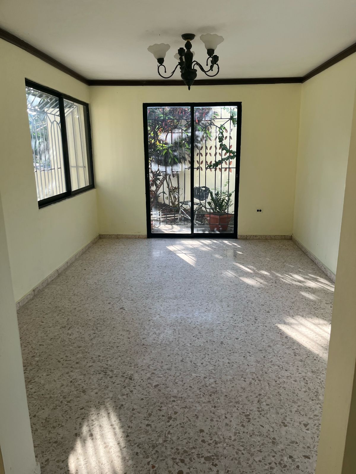 casas - Casa en Alquiler en Bella Vista 2