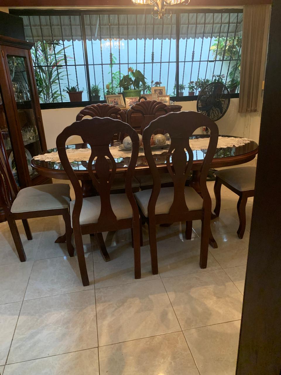 muebles y colchones - JUEGO DE COMEDOR DE 6 SILLAS EN CAOBA USADO