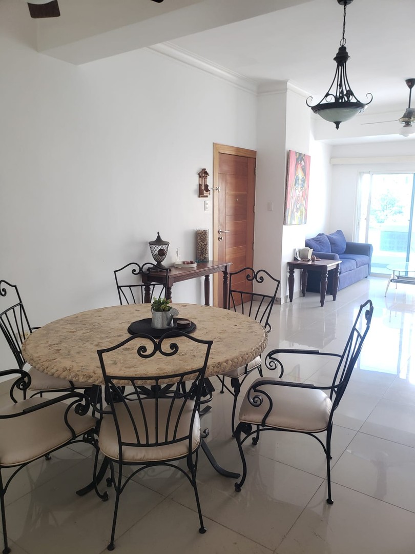 apartamentos - Apartamento 2do piso Evaristo Morales 3