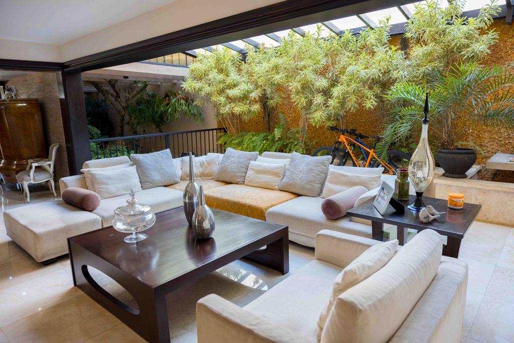 casas - Casa Elegante en Alquiler a pocos metros de la Winston Churchil 0