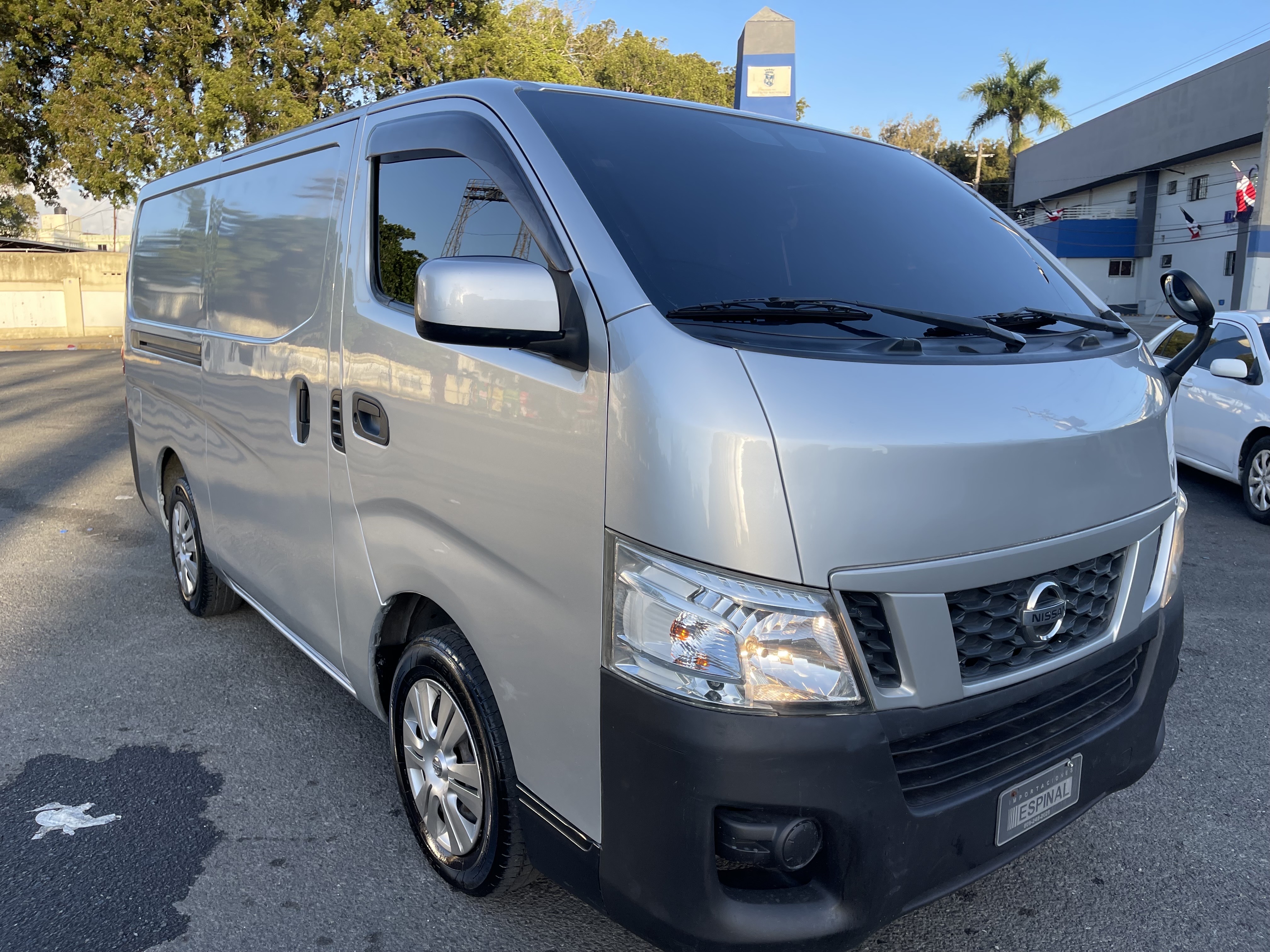 camiones y vehiculos pesados - Nissan Urban NV 3500 0