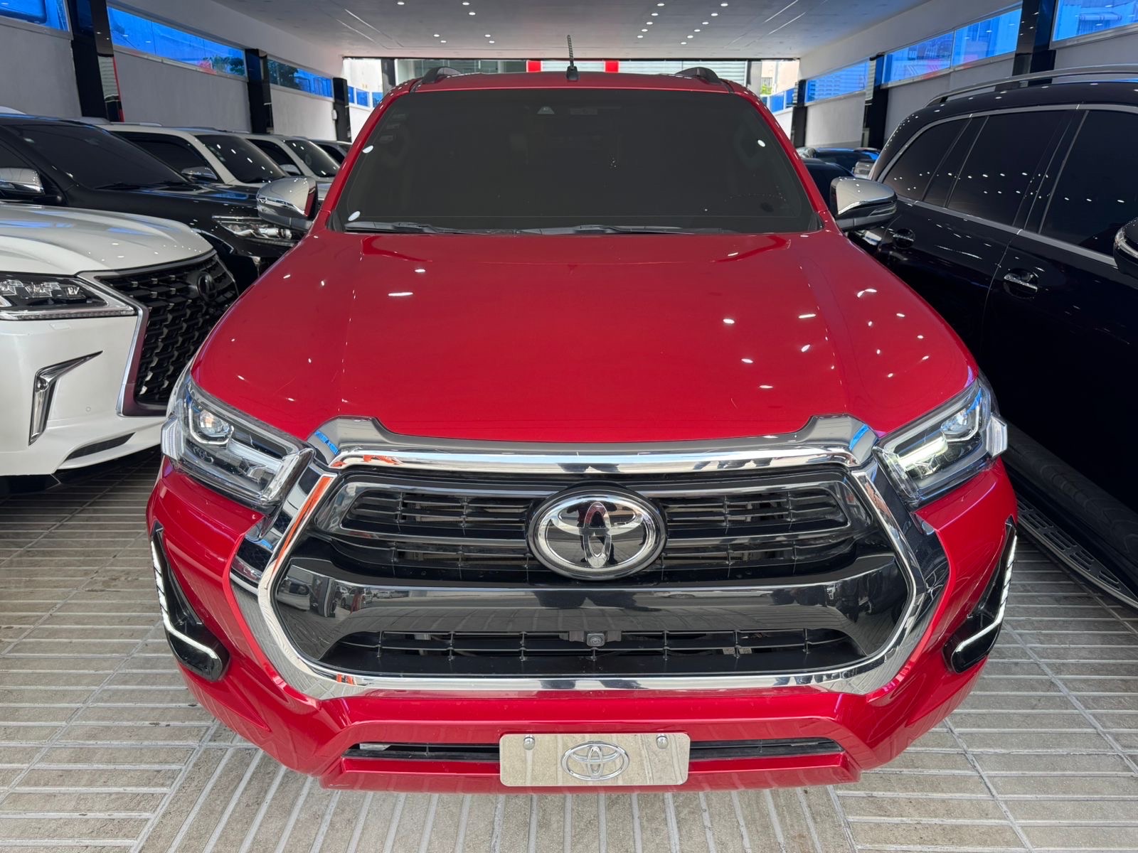 jeepetas y camionetas - TOYOTA HILUX 2023 SRV 4X4 (DE LA DELTA COMERCIAL) FINANCIAMIENTO DISPONIBLE 0