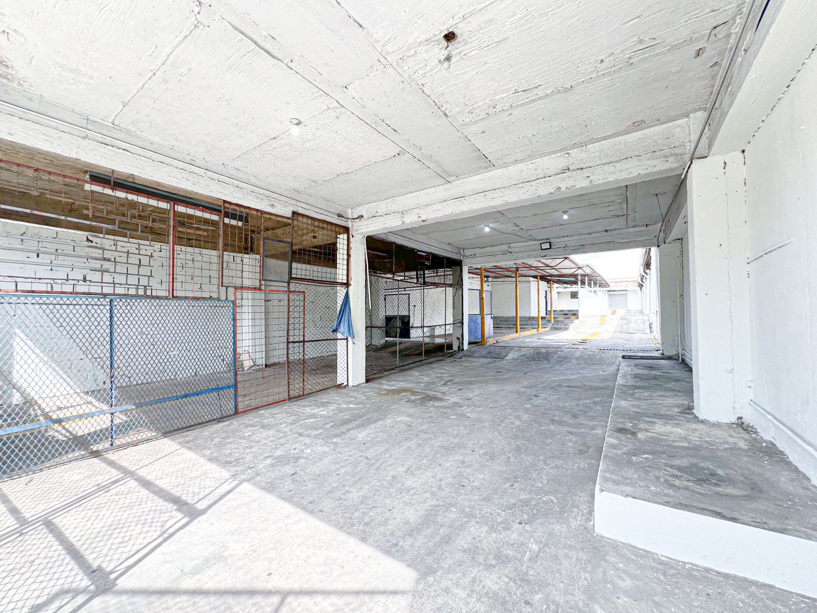 oficinas y locales comerciales - 🔵 Alquilo Nave 3,600 mts en herrera  Av Luperon  6