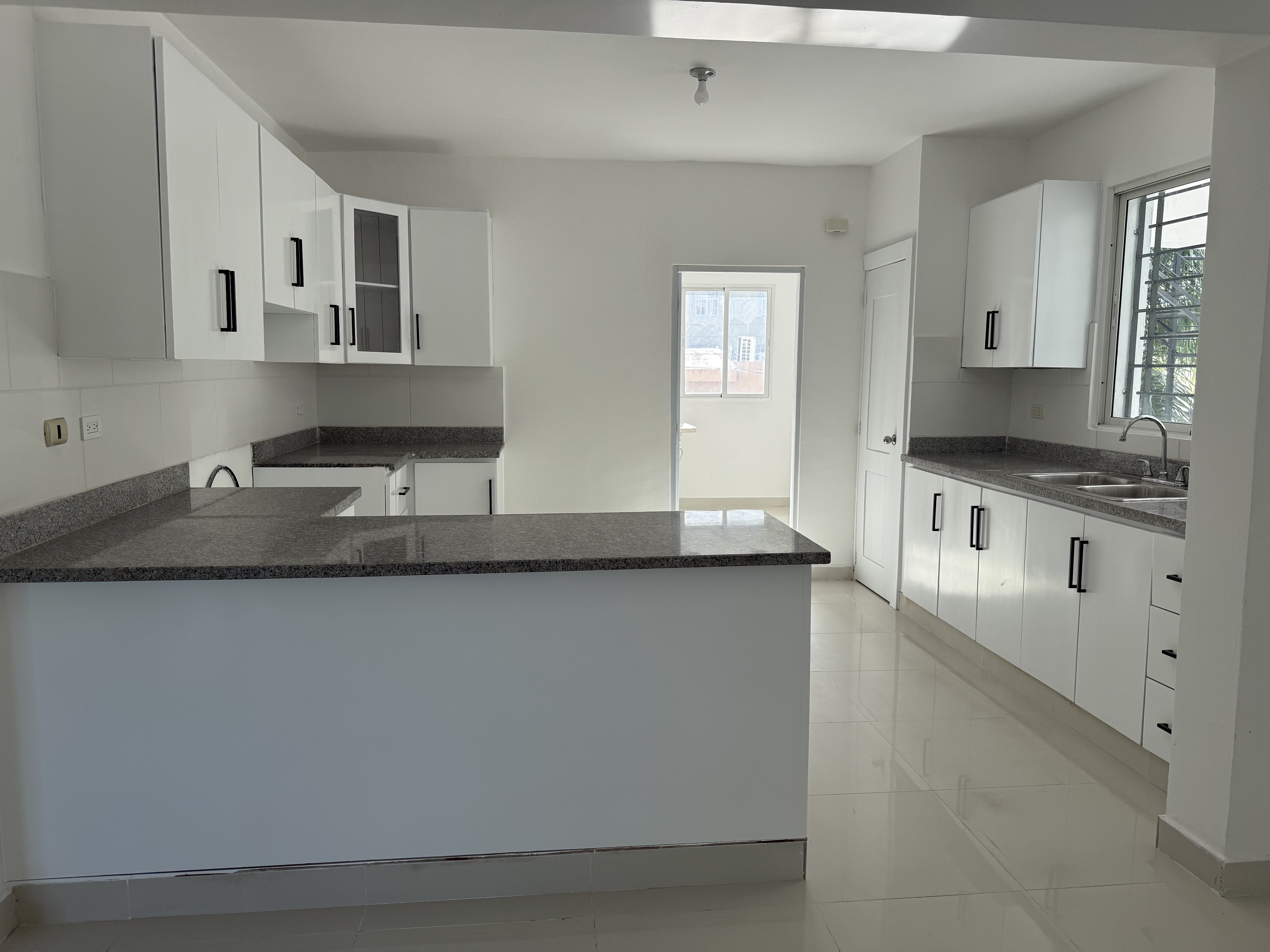 apartamentos - en torre vendo, excelente metraje y ubicación  1