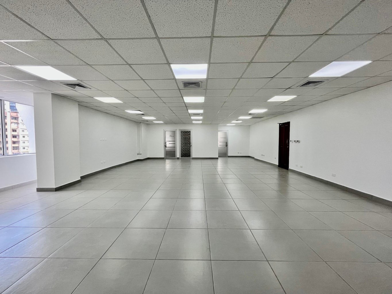oficinas y locales comerciales - Oficina lista para mudarse en torre empresarial de Naco. 0