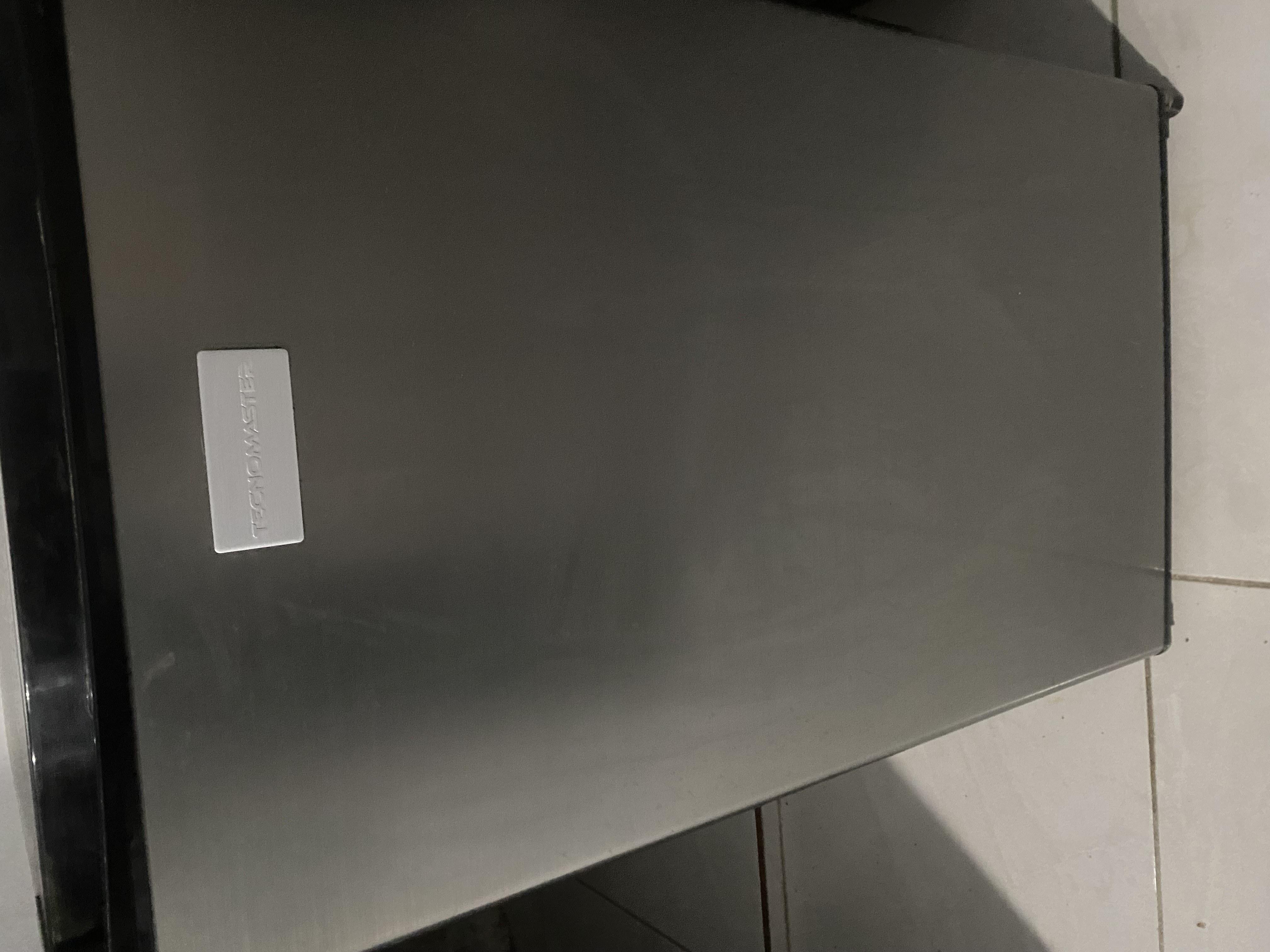 electrodomesticos - se vende nevera ejecutiva a buen precio.