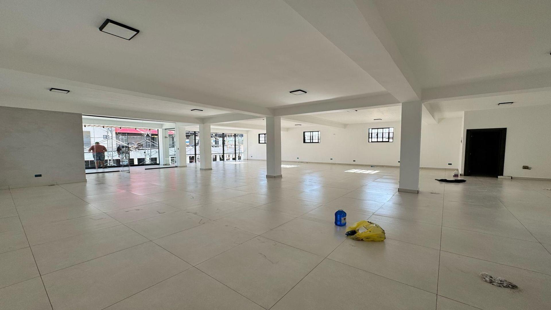 oficinas y locales comerciales - LOCAL EN PRIMER NIVEL DE RENTA EN LOS JARDINES SANTIAGO 1