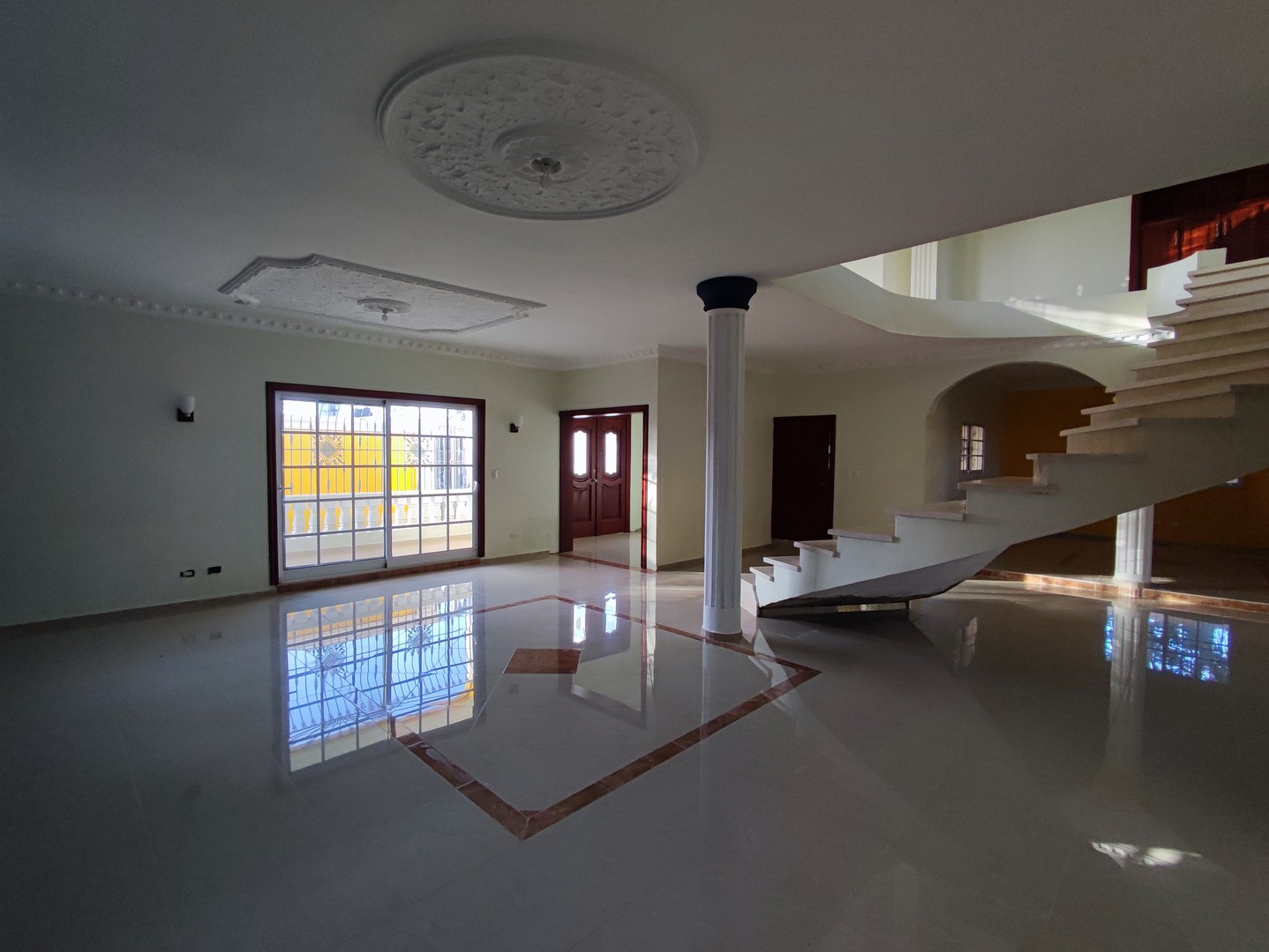 casas - Se Vende  Casa Grande y Preciosa con 5  Habitaciones/ Residencial Villa España 7