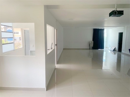 oficinas y locales comerciales - Local amplio en bella vista 5