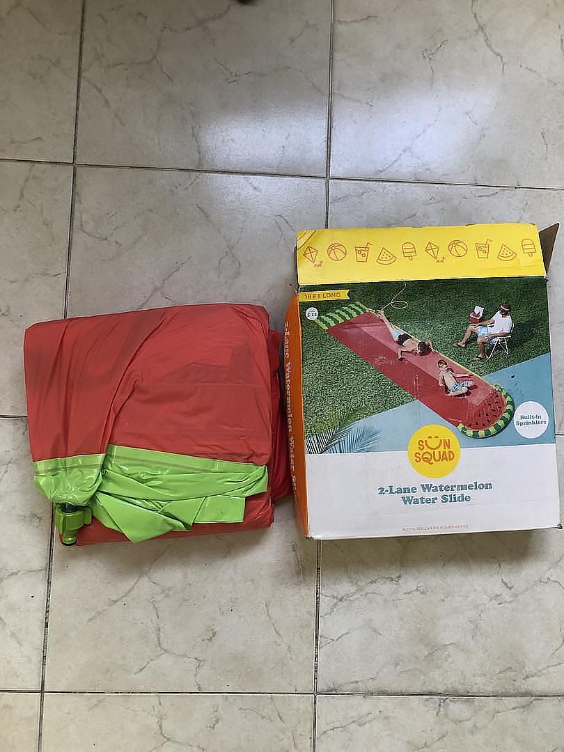juguetes - Tobogán de Sandía de dos carriles - Inflable - Nuevo en su caja - 18 pies  2