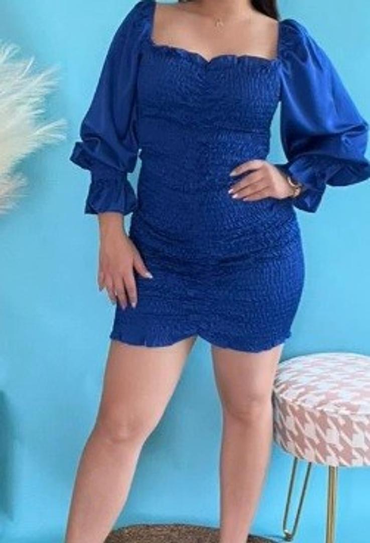 ropa para mujer - Vestido corto frungido en color azul.