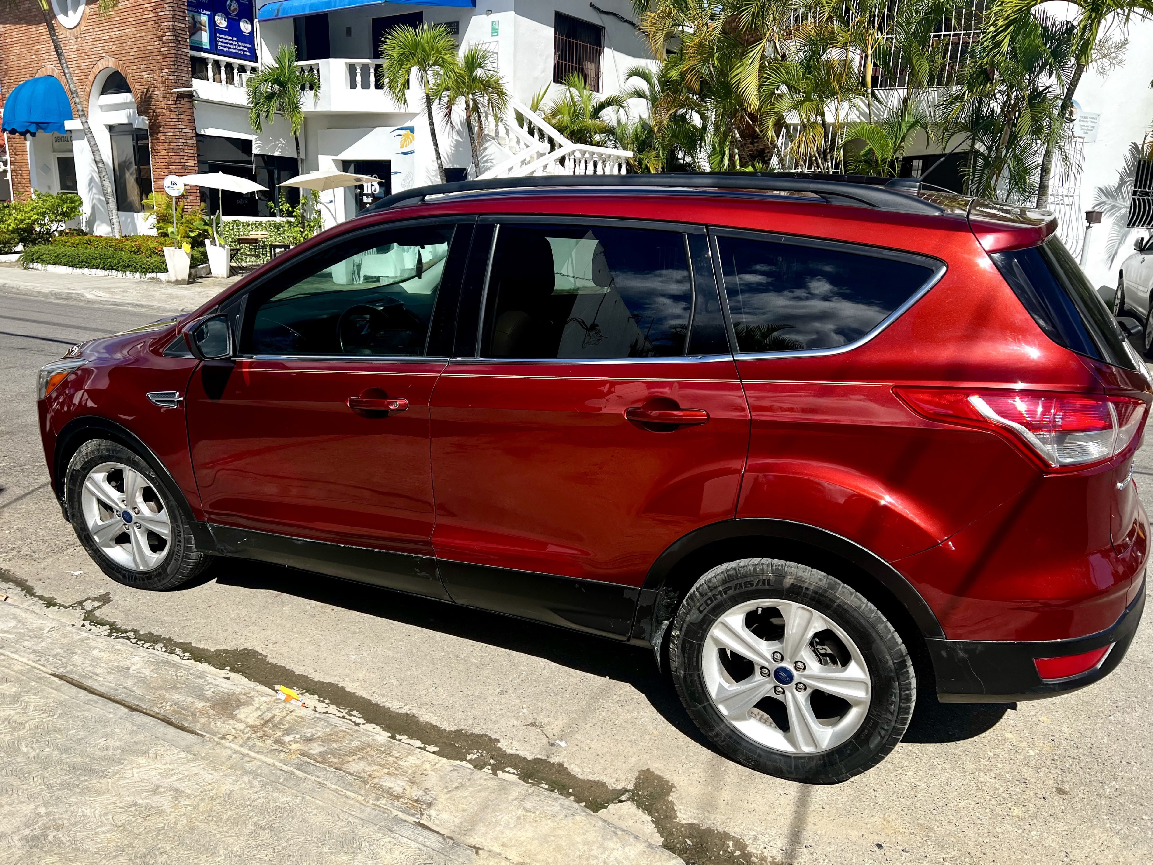 jeepetas y camionetas - Se Vende ( For Sale )Jeep Ford Escape en excelente estado🏁📞🥇✅ 2