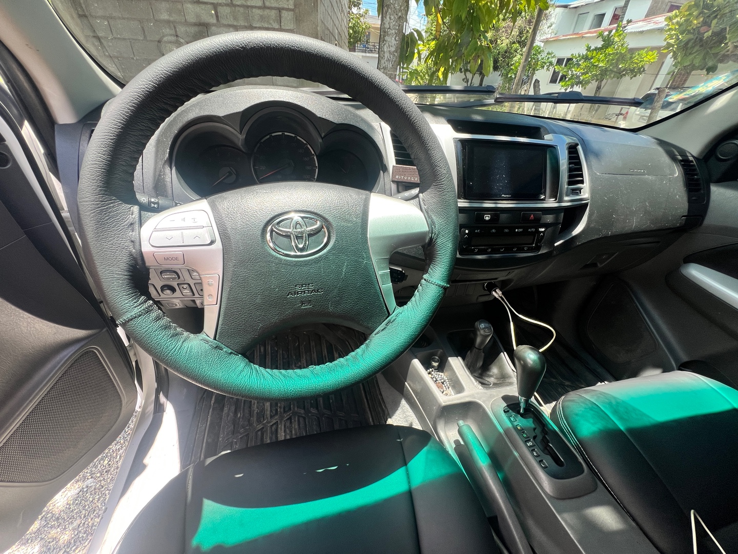 jeepetas y camionetas - TOYOTA HILUX SRV 2013 3