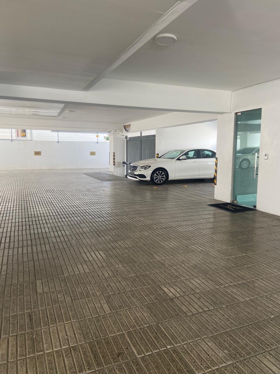 apartamentos - venta de apartamento en Evaristo morales con 172mts piso alto Distrito Nacional  8