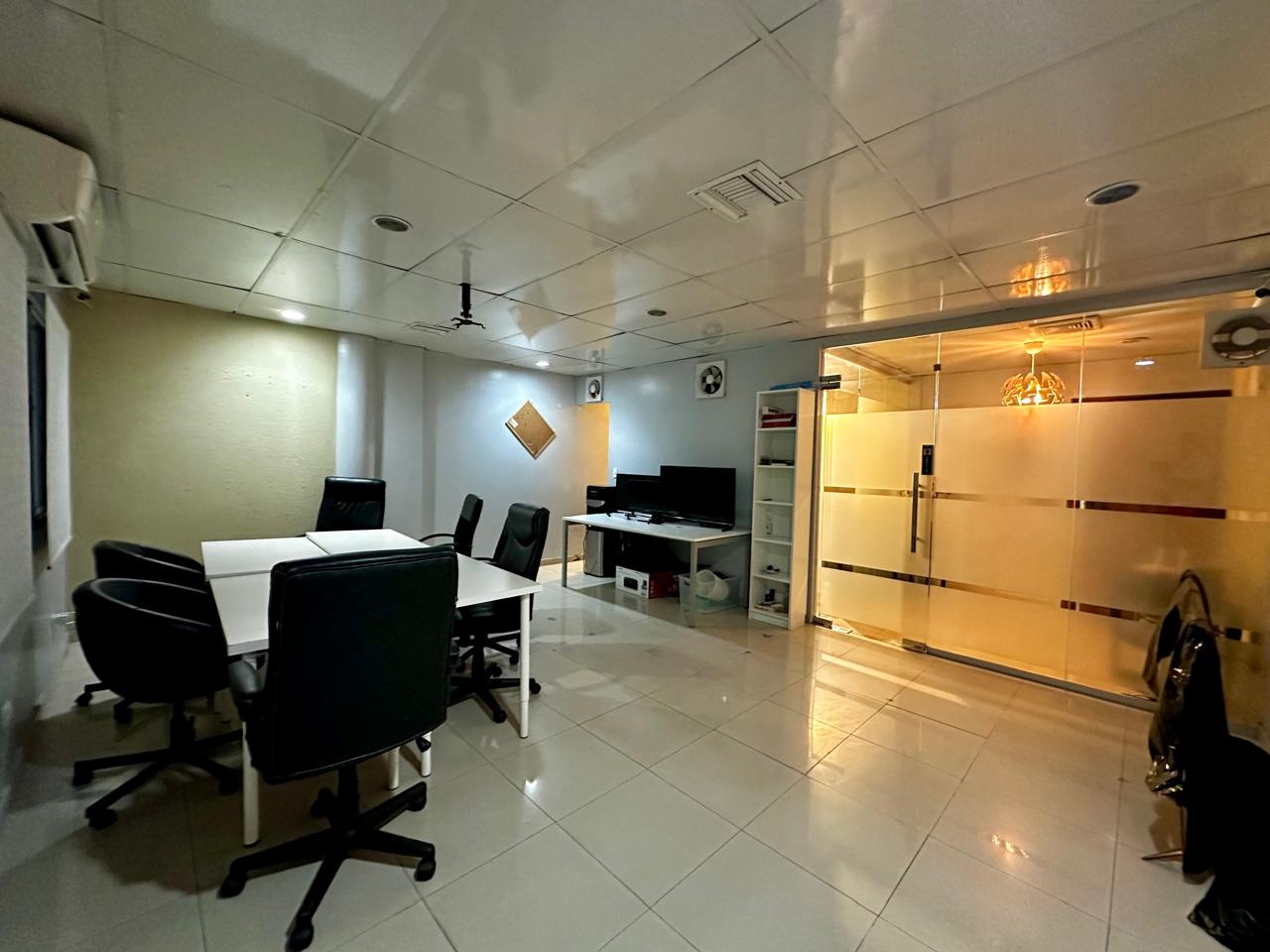 oficinas y locales comerciales - Oficina amueblada proximo a la Churchill 5