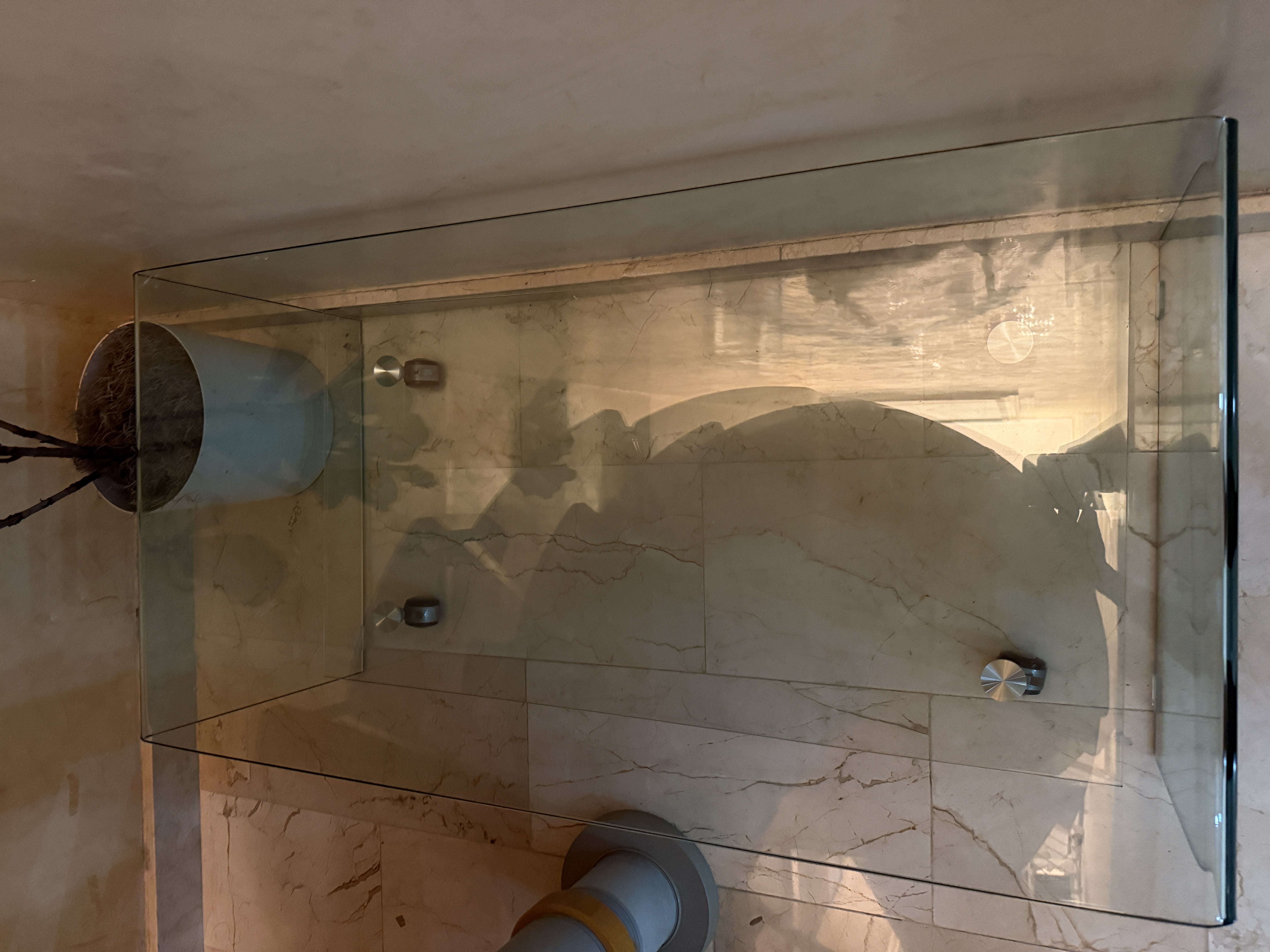 muebles y colchones - Vendo mesa de cristal para el hogar de oportunidad (ligeramente negociable) 3