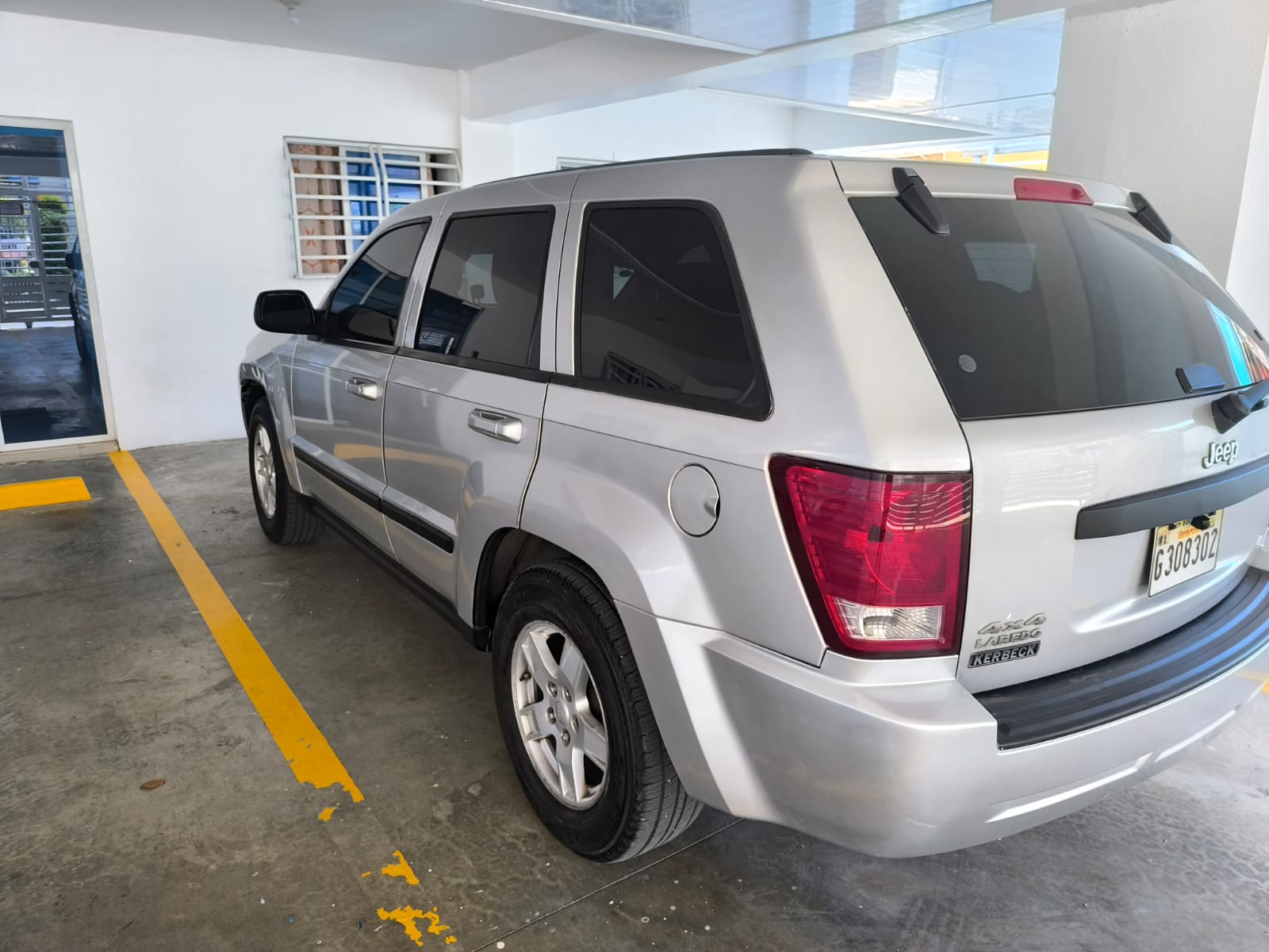 jeepetas y camionetas - VENDO JEEP GRAND CHEROKEE LAREDO  2