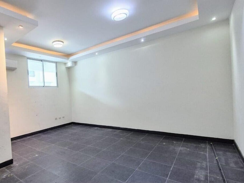 oficinas y locales comerciales - Oficina en alquiler en Gazcue 8