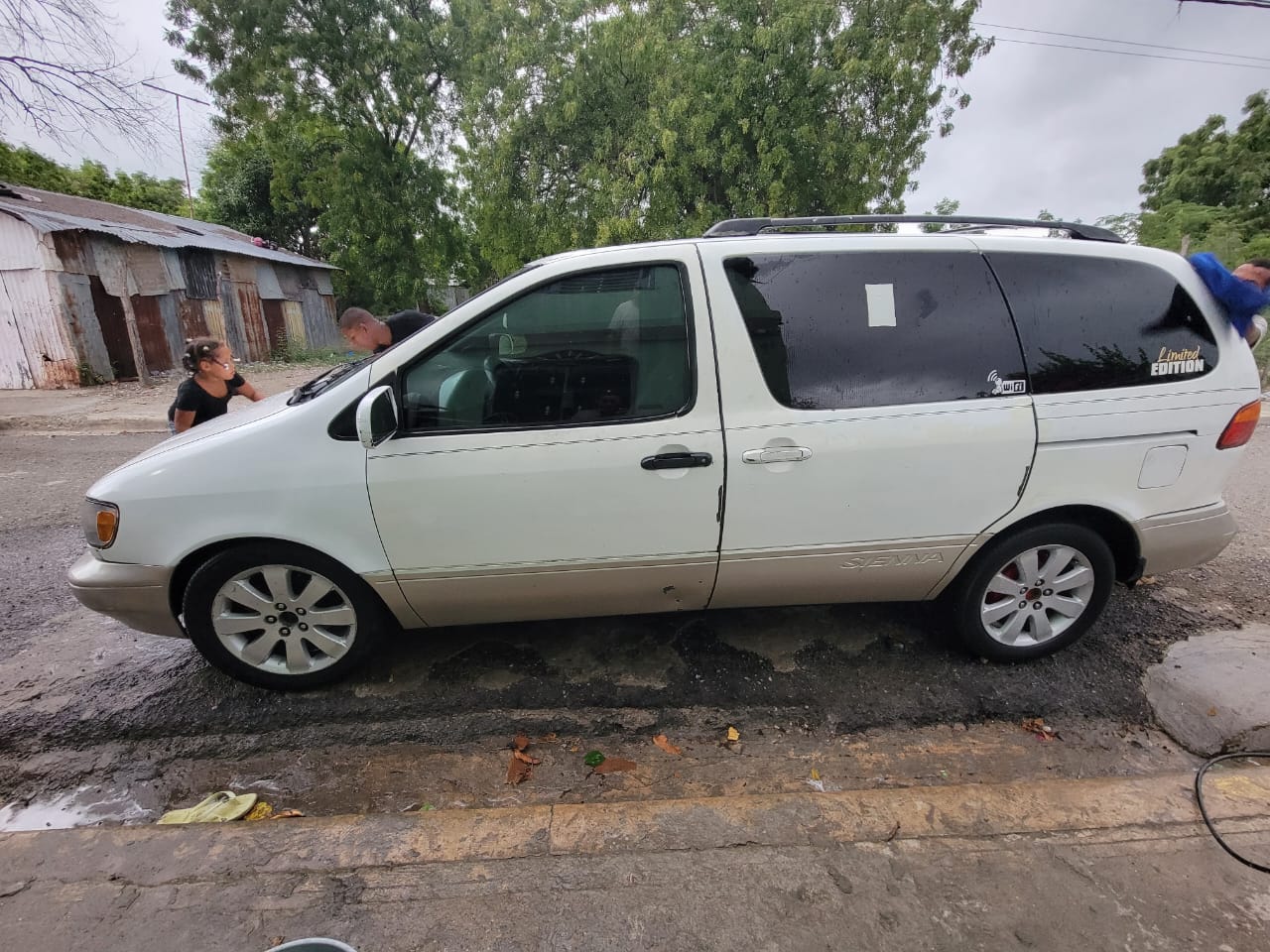 jeepetas y camionetas - Toyota sienna 2,000 xl 0