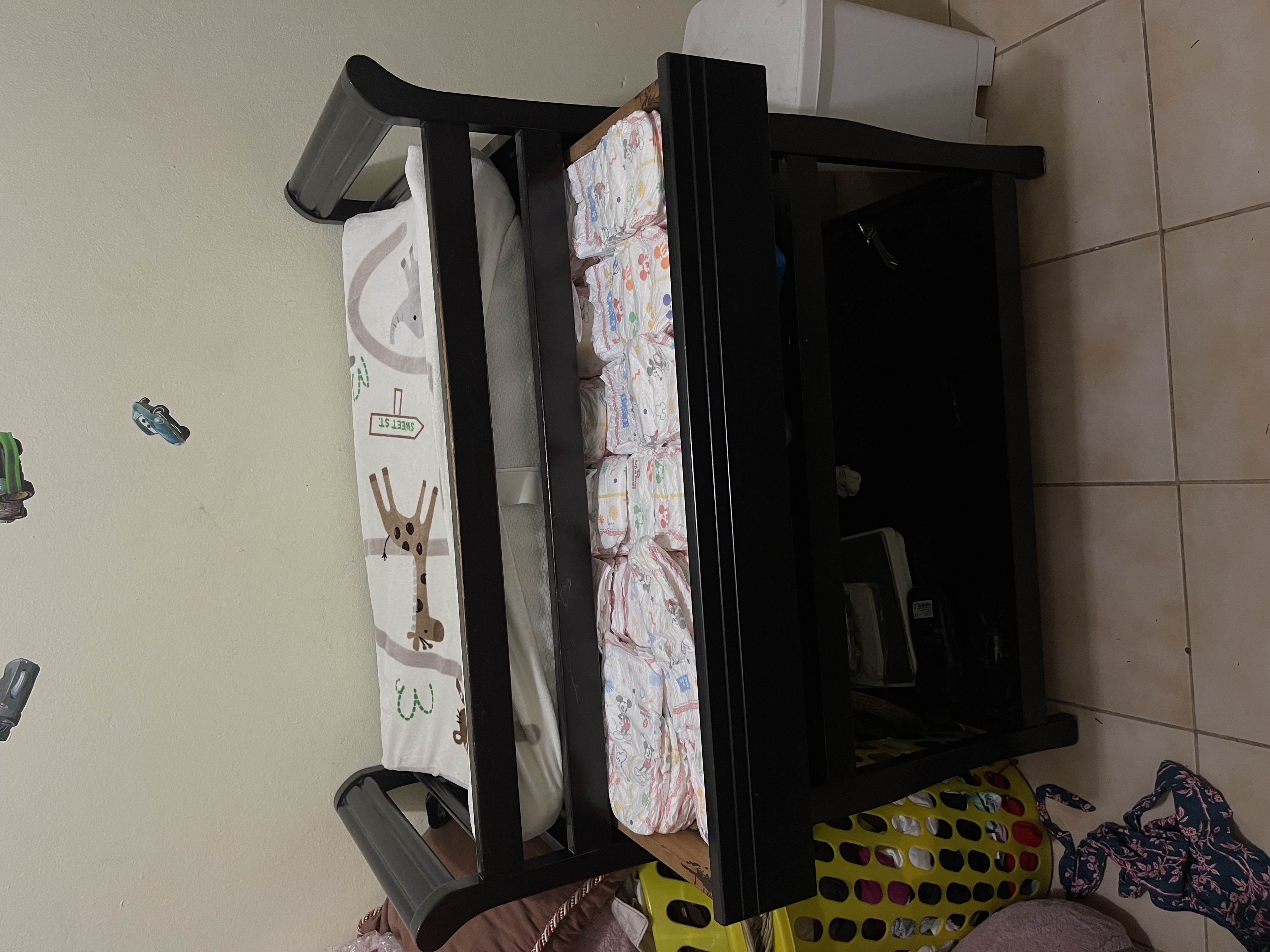 muebles - Cuna de tres tope y cambiador de bebé en muy buen  4