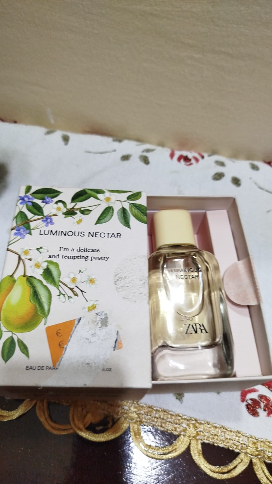 salud y belleza - Perfume Zara a 1,300; Luminous Nectar de adulto.