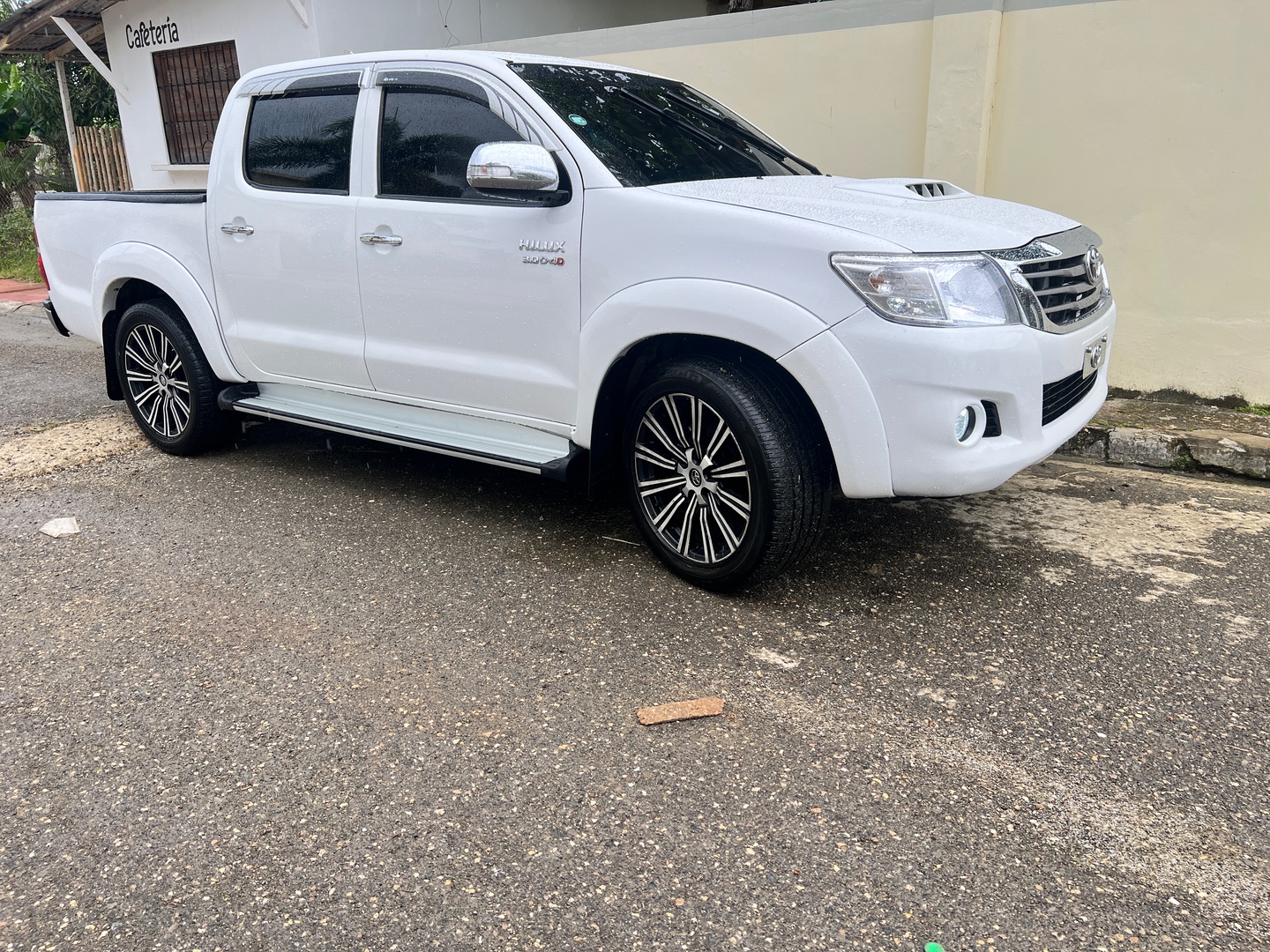 jeepetas y camionetas - TOYOTA HILUX SRV 2013