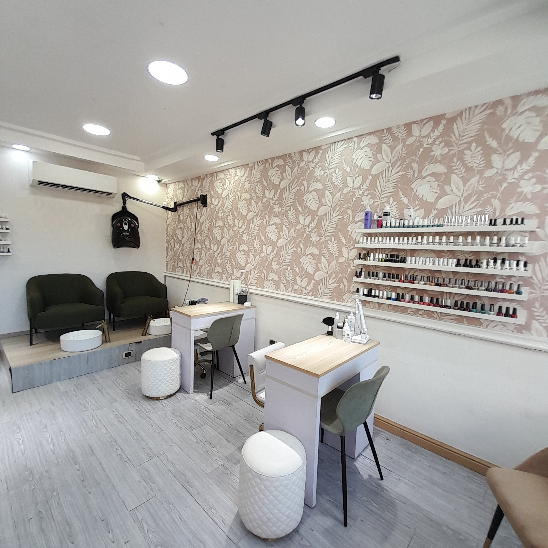 negocios en venta - Negocio salon de belleza en la Sarasota 2