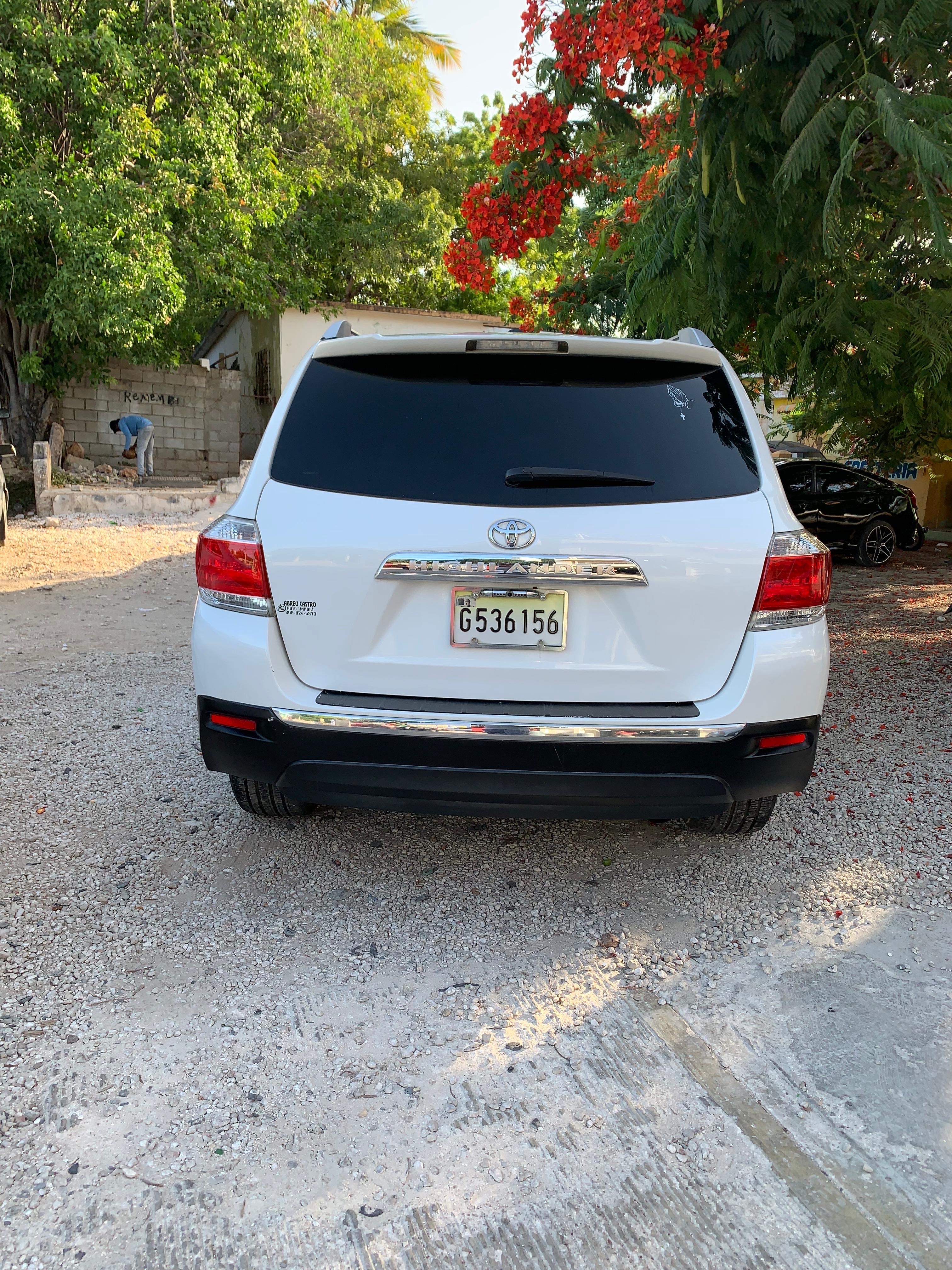jeepetas y camionetas - 2012 Toyota Highlander 4x2 en venta – Excelente estado general 6