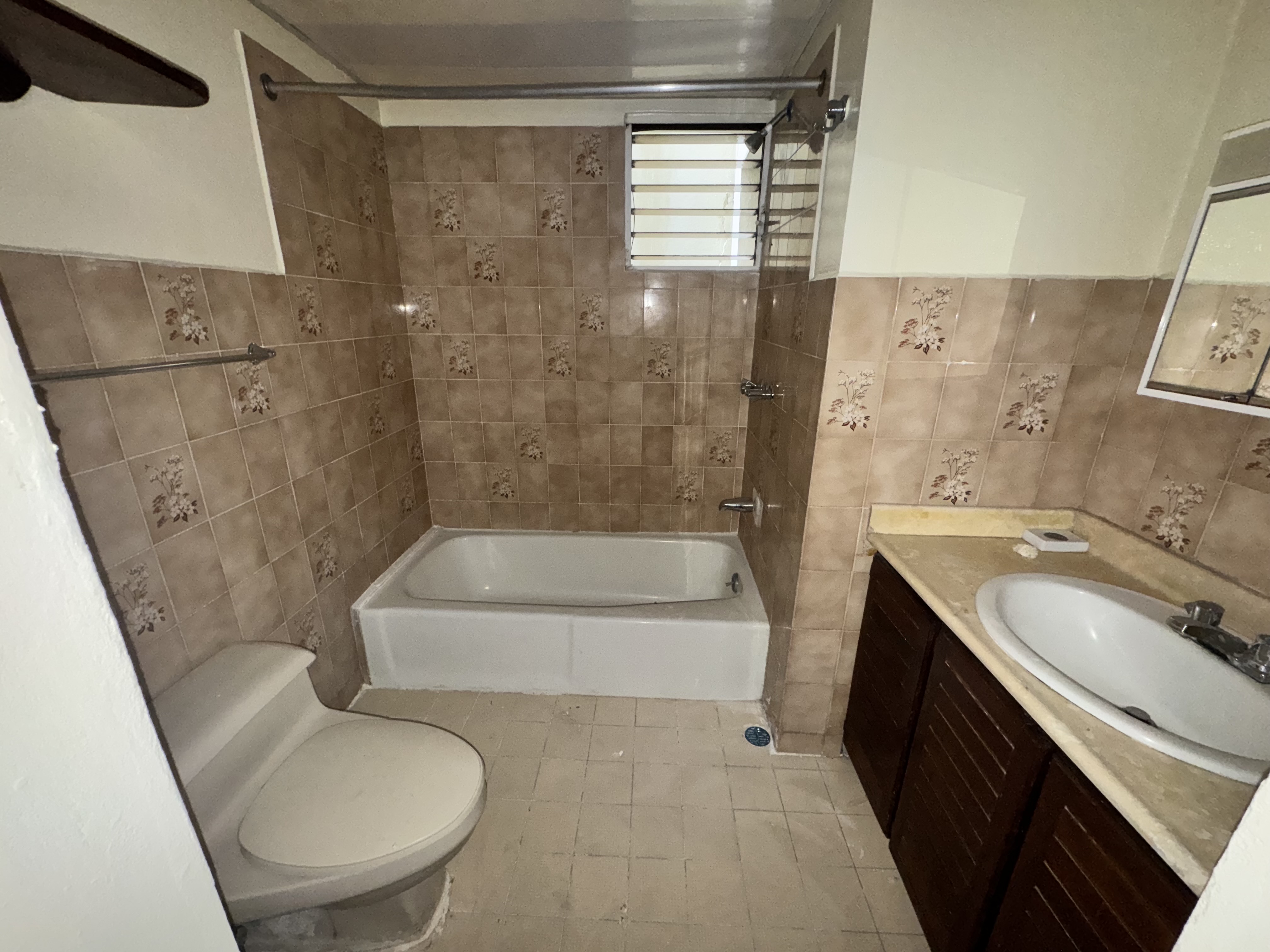 apartamentos - alquilo Apartemento de 3 habitaciones en el centro de Piantini  5