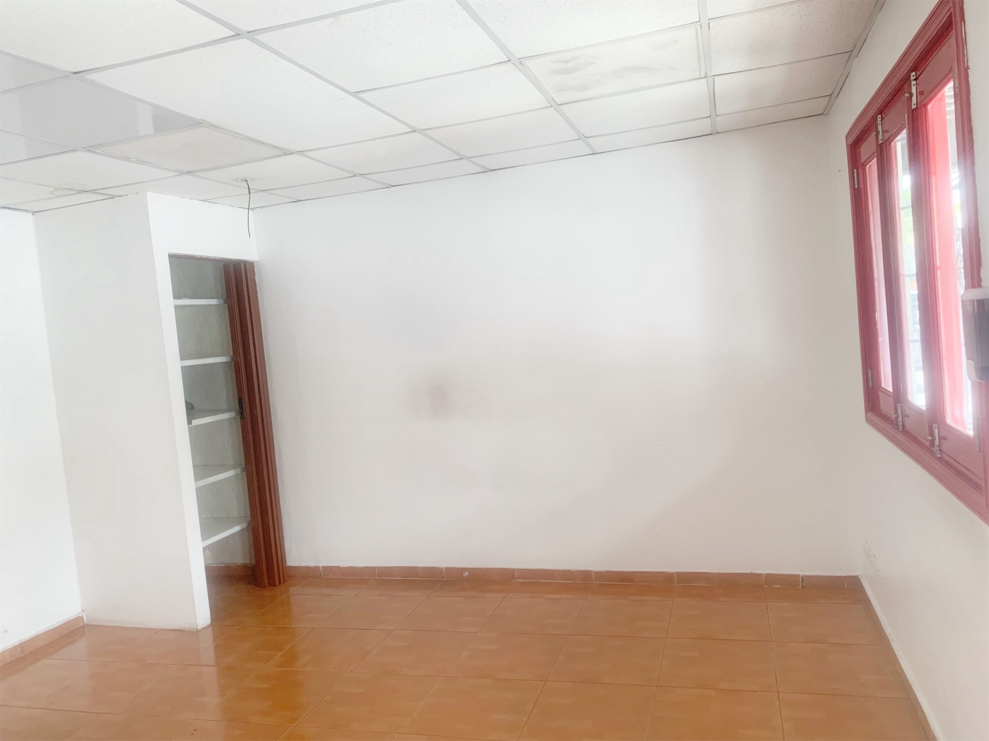 oficinas y locales comerciales - Local en piantini primer nivel  1