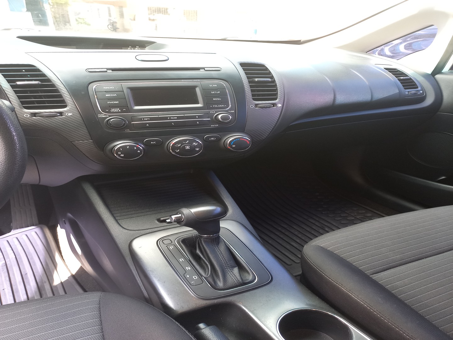 carros - Kia Cerato 2014  en 600k 9