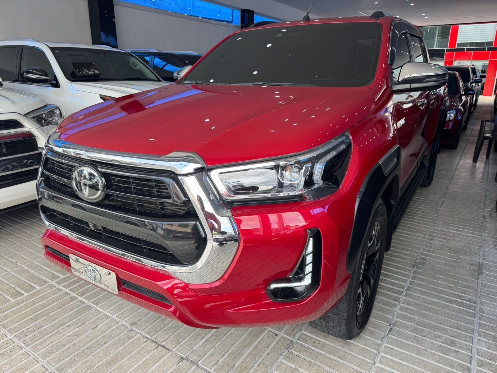 jeepetas y camionetas - TOYOTA HILUX 2023 SRV 4X4 (DE LA DELTA COMERCIAL) FINANCIAMIENTO DISPONIBLE 1