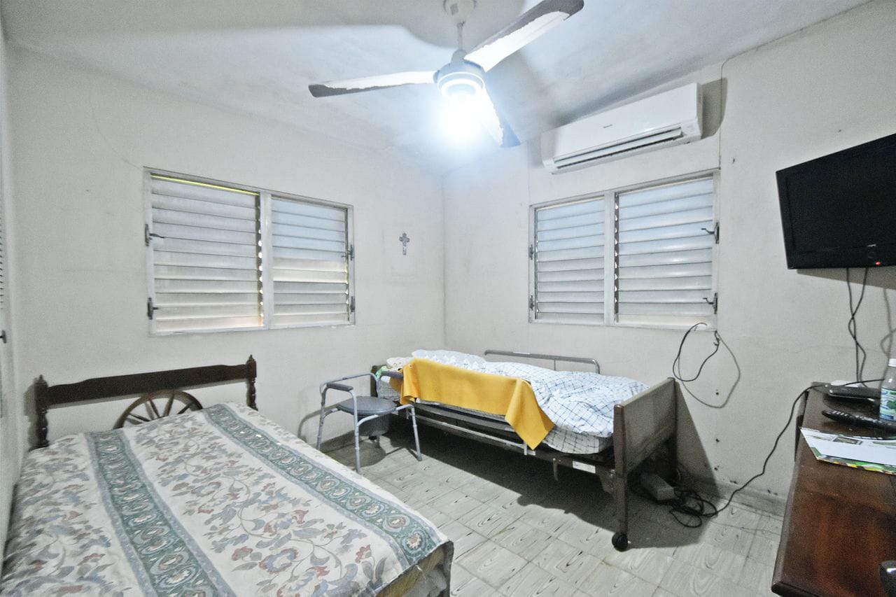 casas - VENDO CASA- SOLAR EN LOS PRADOS EN OPORTUNIDAD  5