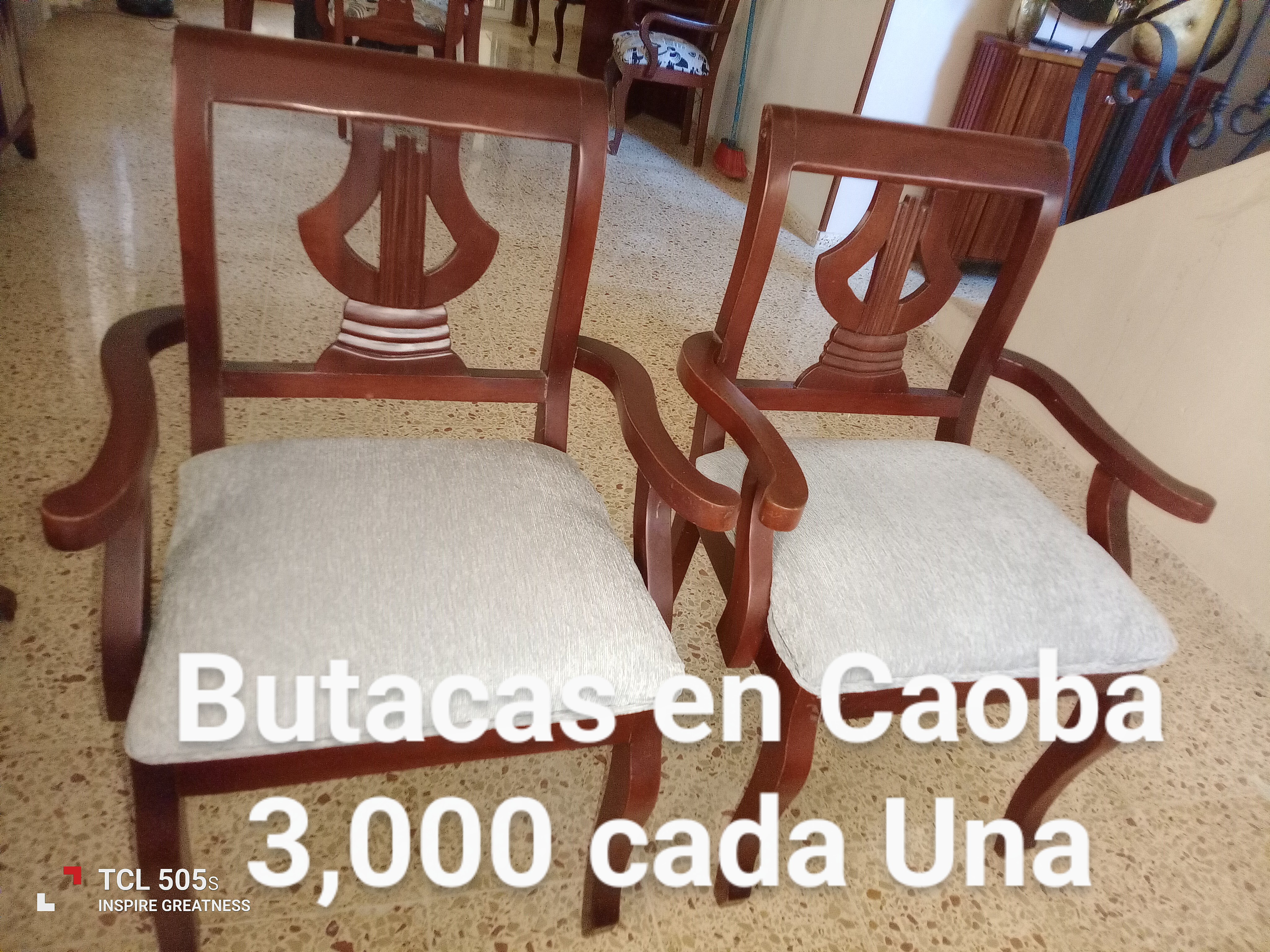 muebles y colchones - Vendo butacas en Caoba , están como nuevas  0