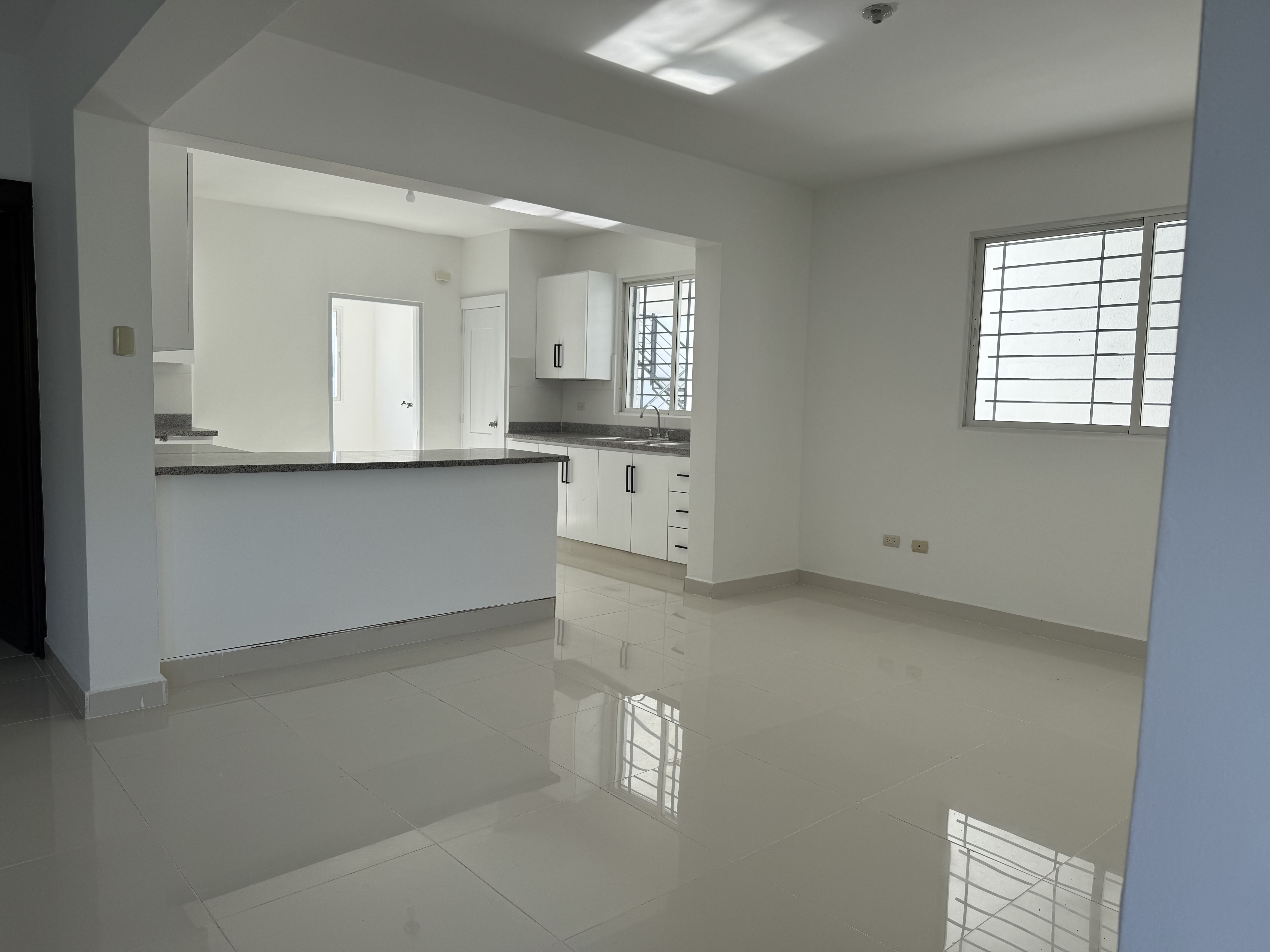 apartamentos - en torre vendo, excelente metraje y ubicación  2