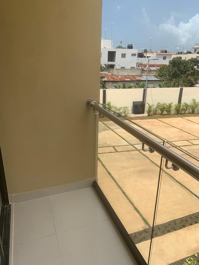 casas - Vendo Town House Casa de 2 niveles (Ubicado El Caraballos - Higüey ) 4