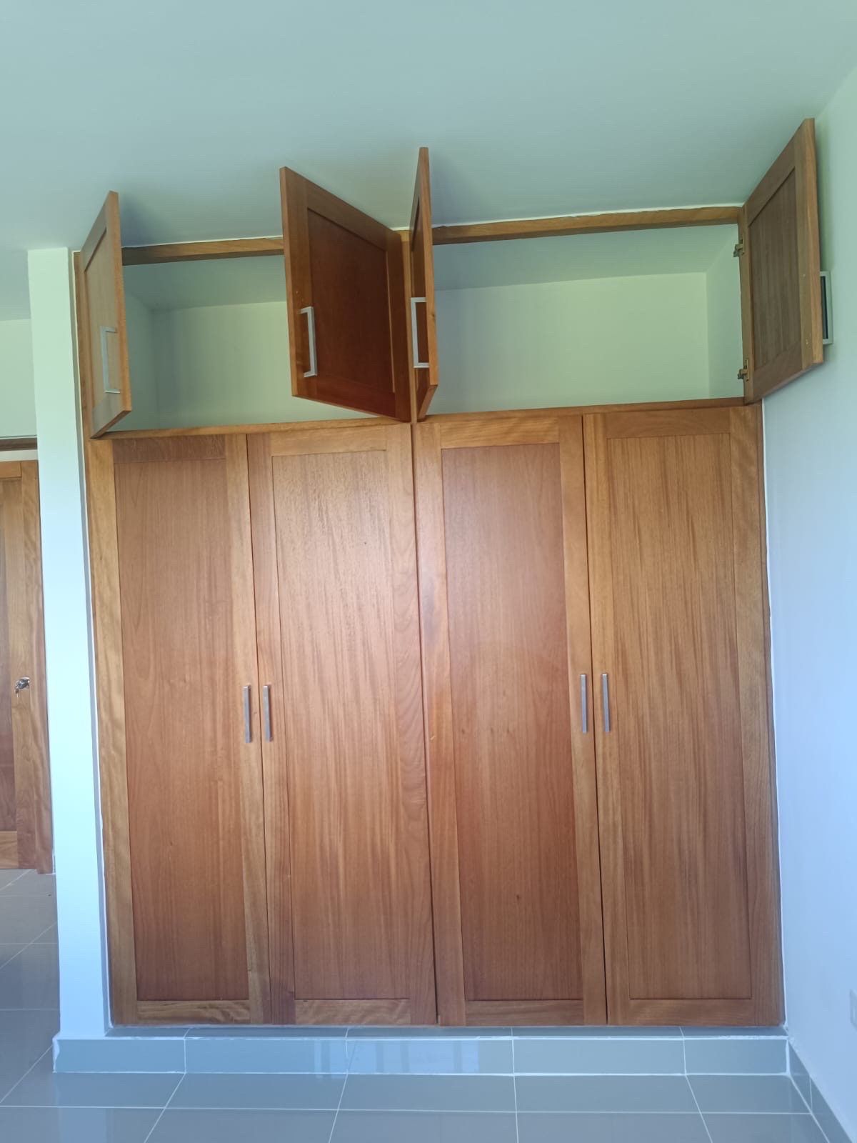 muebles y colchones - se vende 2 nivel precio negociable 
 7