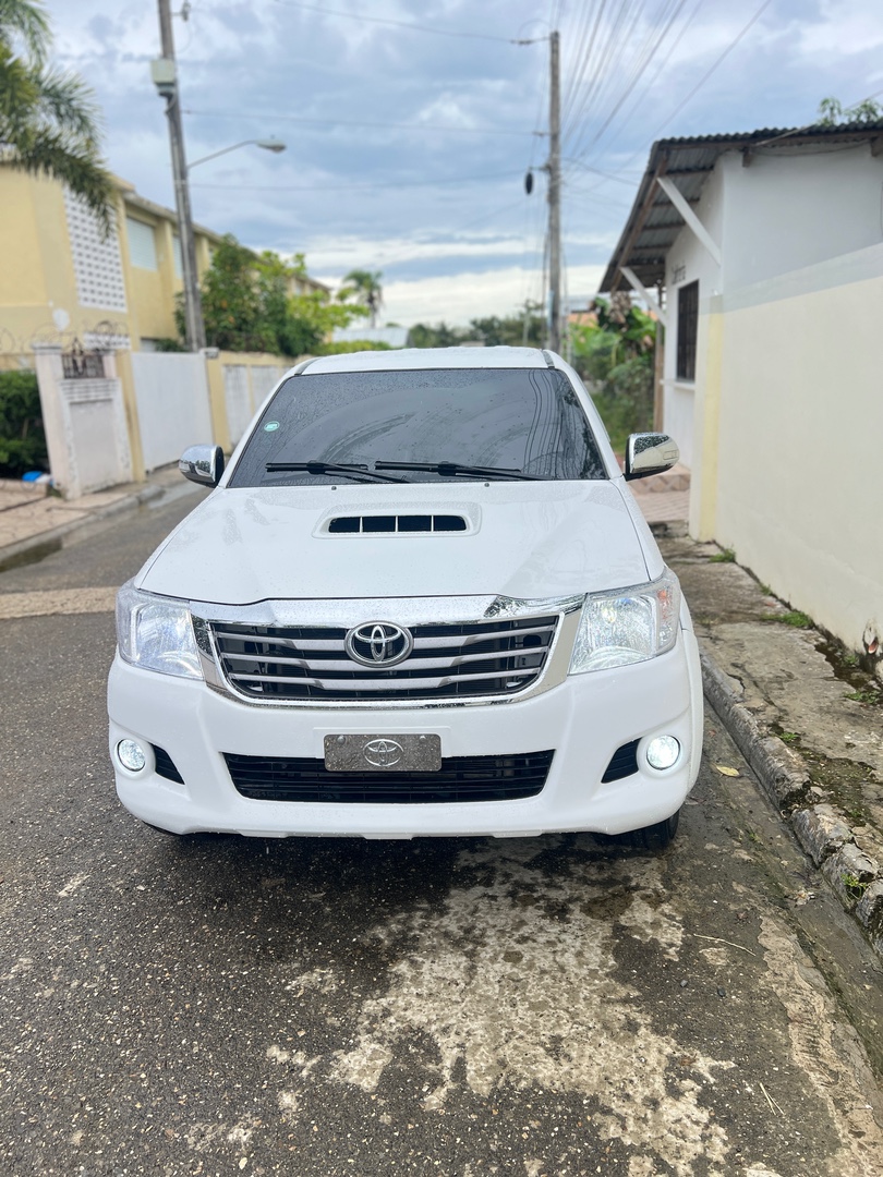 jeepetas y camionetas - TOYOTA HILUX SRV 2013 1
