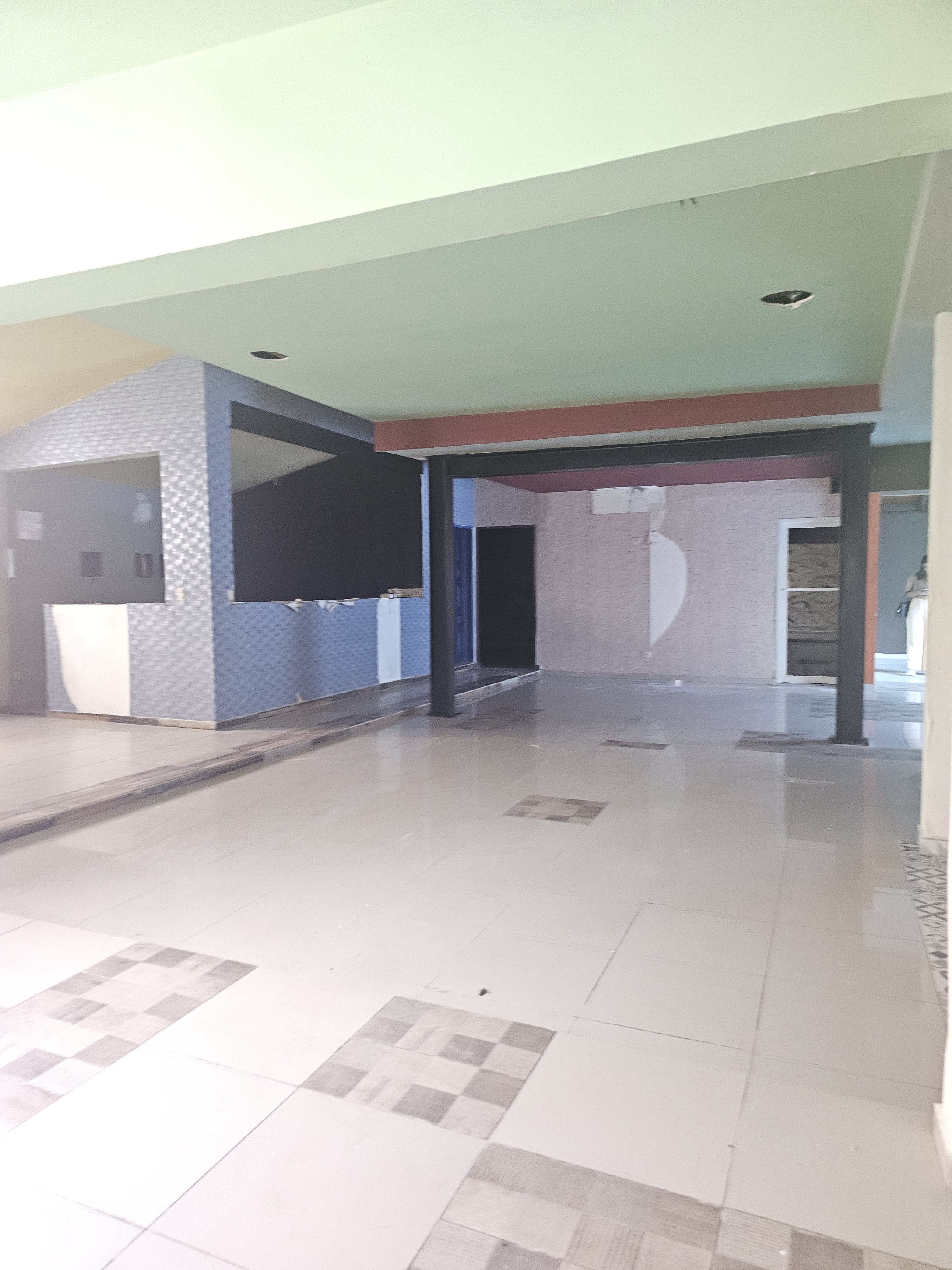 oficinas y locales comerciales - Local comercial a una Esquina de la Caonabo  9