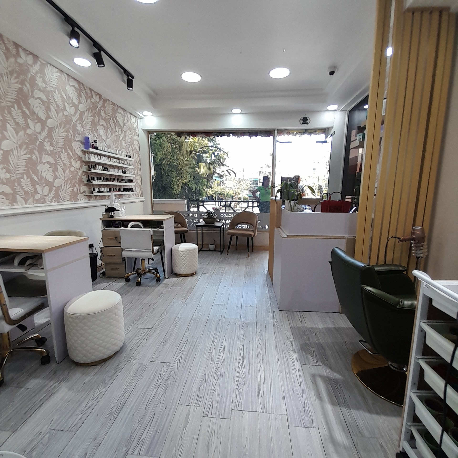 negocios en venta - Negocio salon de belleza en la Sarasota 3