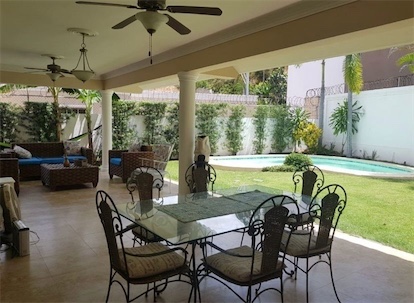 casas - Casa con piscina en el Distrito Nacional con 440mts 6