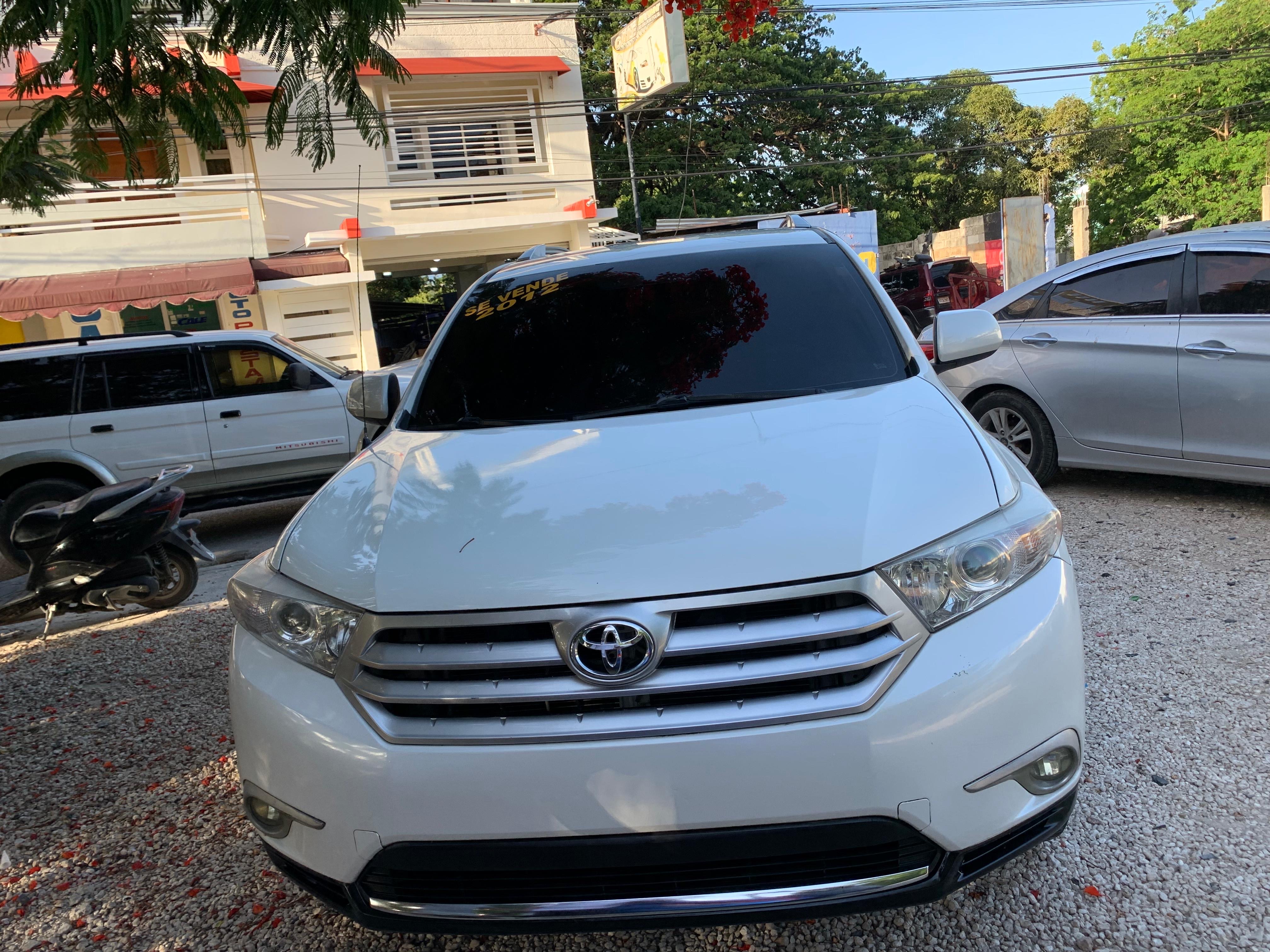 jeepetas y camionetas - 2012 Toyota Highlander 4x2 en venta – Excelente estado general 7