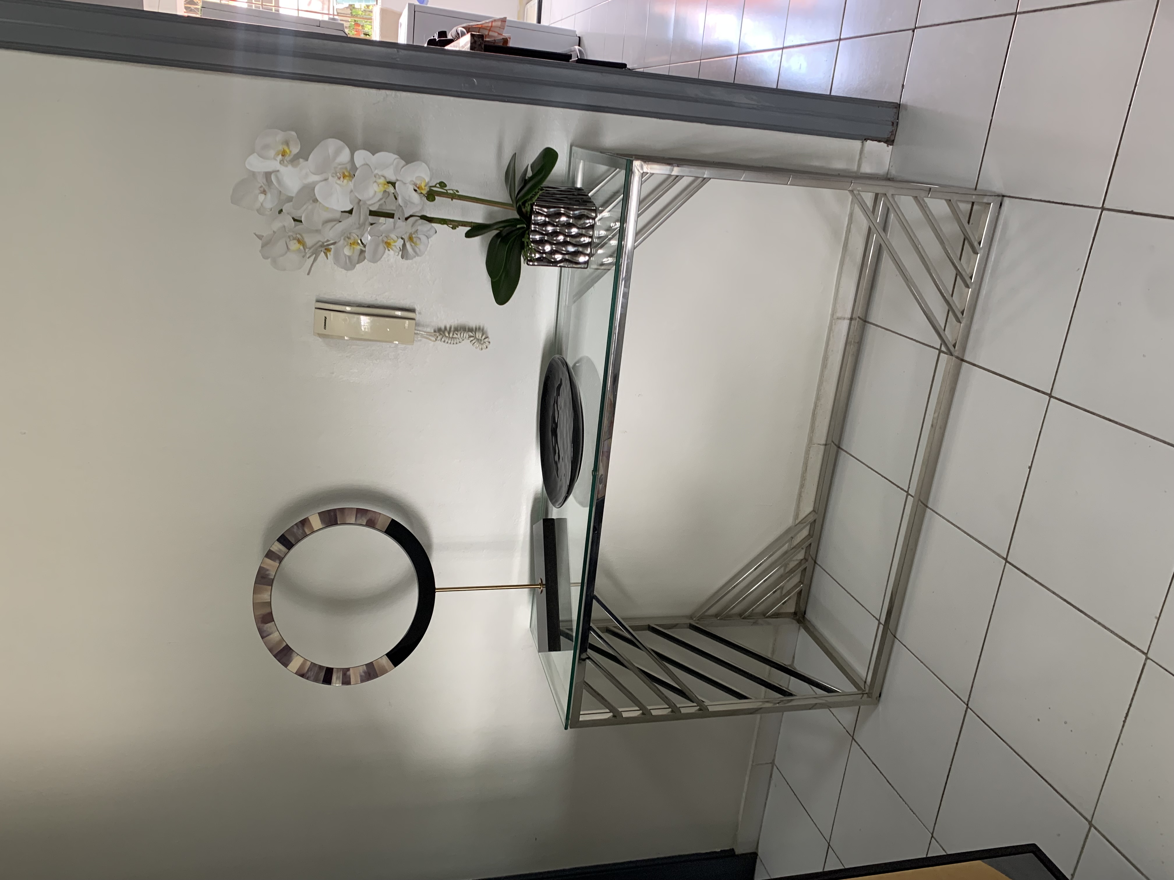 muebles y colchones - Repisa en metal y tope de cristal.  1